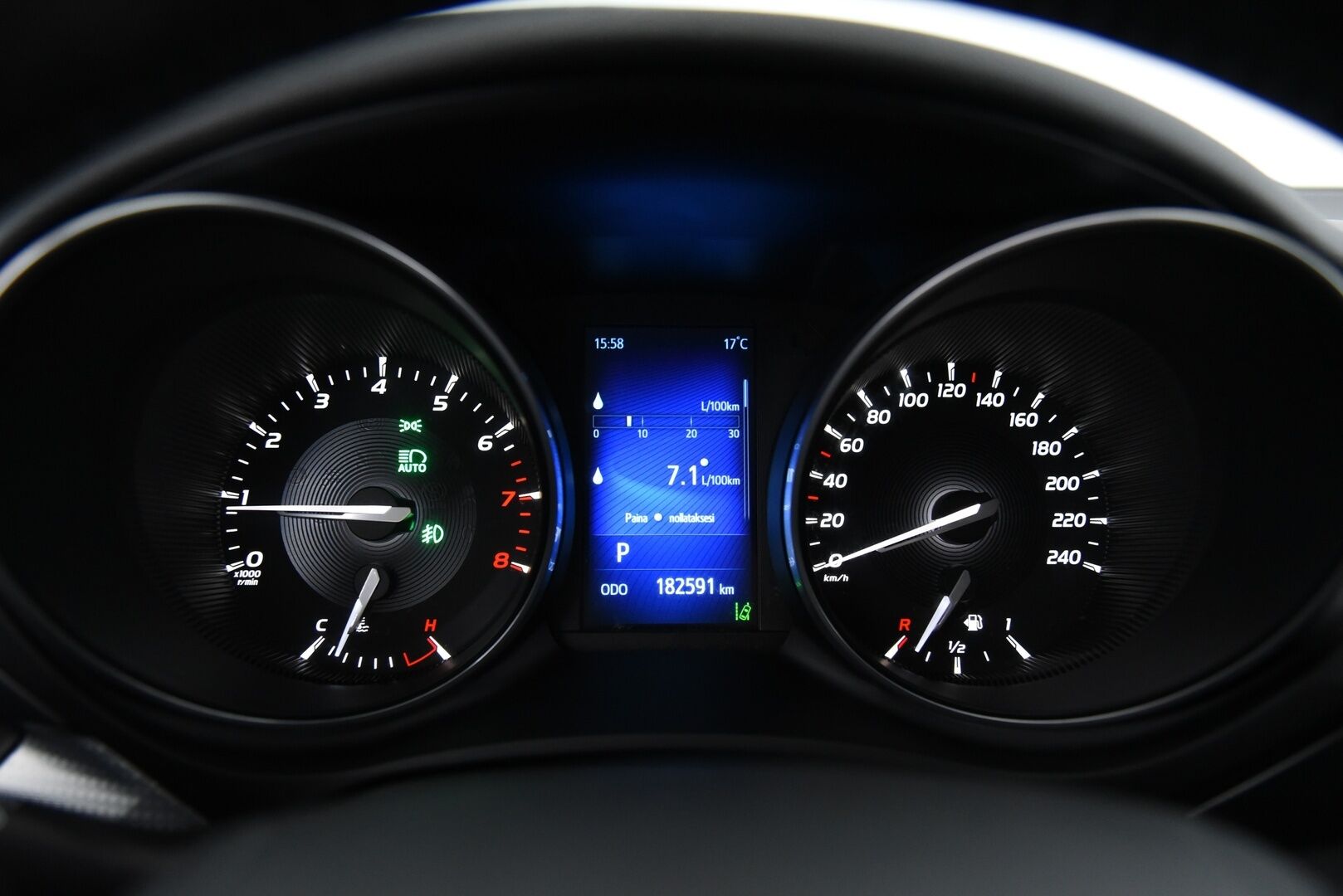 Toyota Avensis 2017 1,8 Valvematic Active Edition Touring Sports Multidrive S / Koukku / Lohko+Sisäpist. / P.kamera / Kaistavahti / LED - Juuri huollettu hieno Suomi-auto! / Juuri katsastettu!