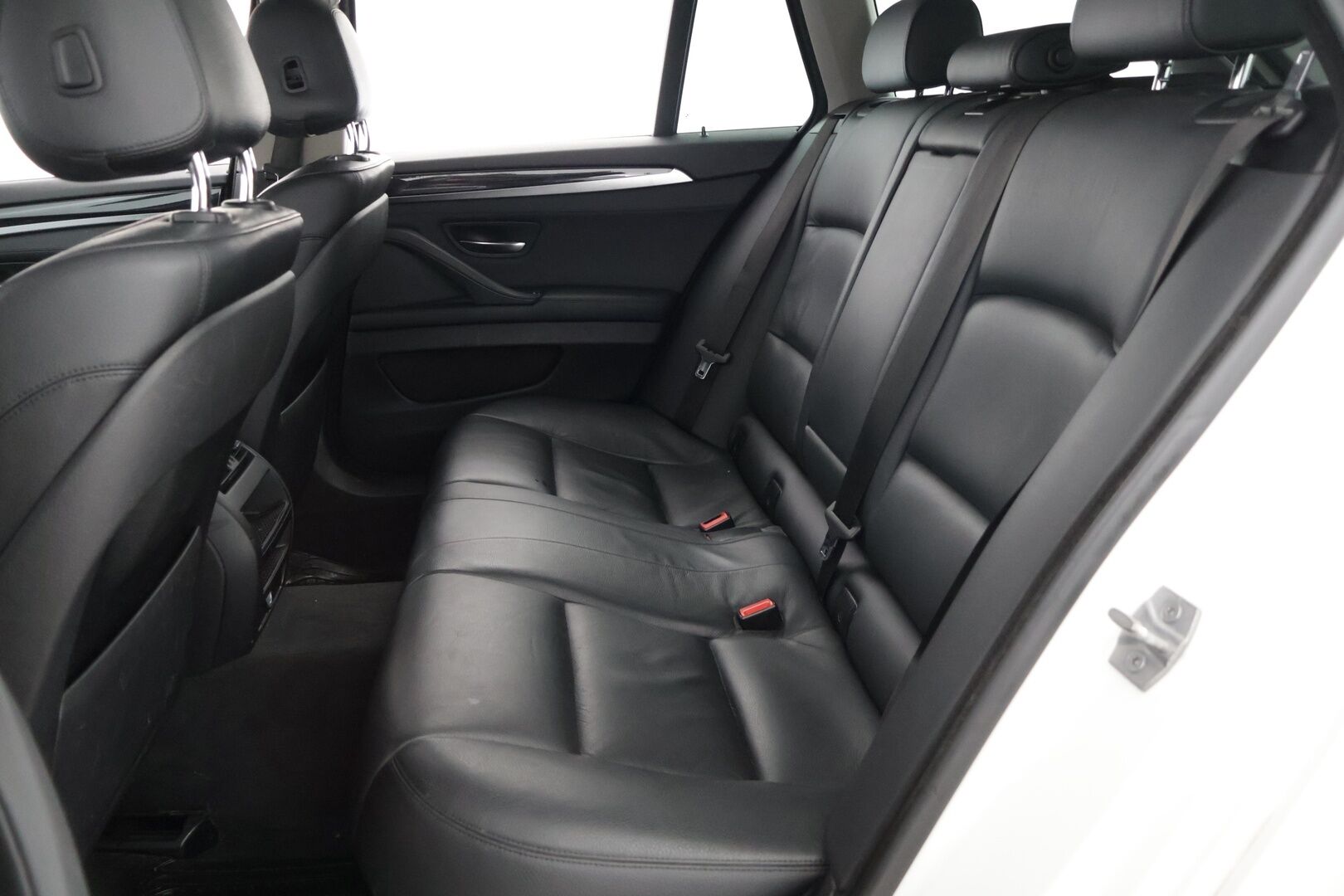 BMW 518 2016 F11 Touring 518d A Exclusive M-Sport Look - YritysOutlet - Myydään vain yrityksille *Navi/Nahkasisusta/Sähköluukku - Pitkä leima! / Hyvät nastat! / Juuri katsastettu!