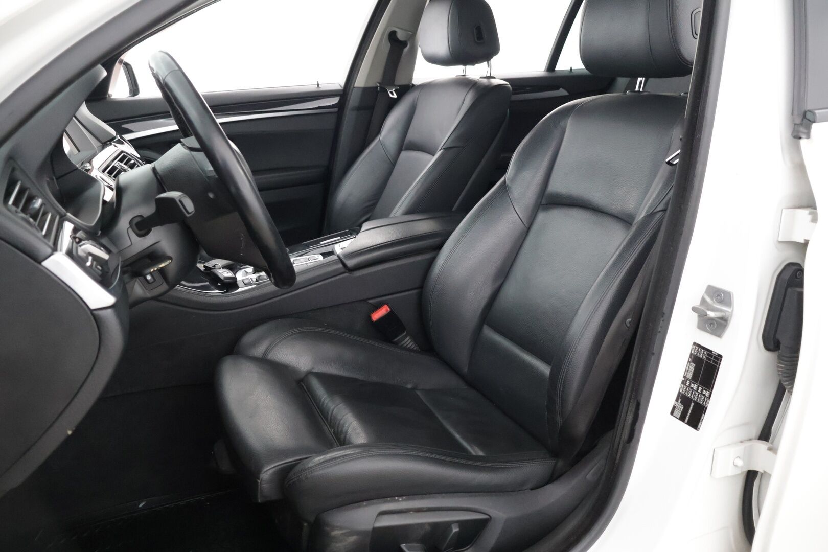 BMW 518 2016 F11 Touring 518d A Exclusive M-Sport Look - YritysOutlet - Myydään vain yrityksille *Navi/Nahkasisusta/Sähköluukku - Pitkä leima! / Hyvät nastat! / Juuri katsastettu!