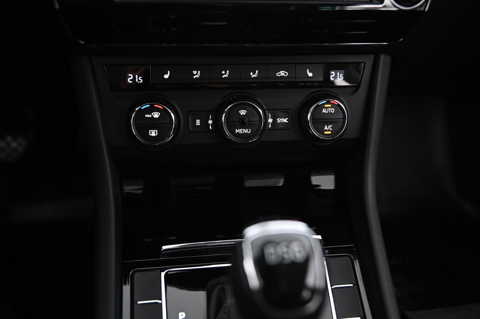 Skoda Superb 2017 Combi 2,0 TDI 150 Style DSG Autom. * Canton / Acc / S-luukku / Koukku / Webasto / Keyless * - 2-Omisteinen / Suomi-Auto 