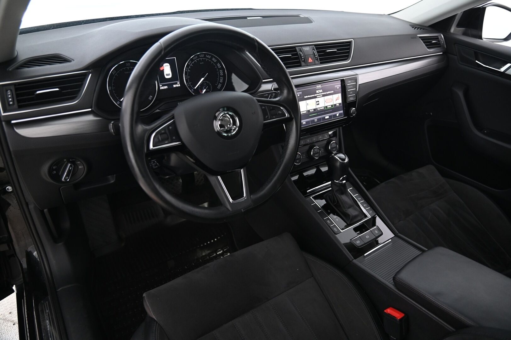 Skoda Superb 2017 Combi 2,0 TDI 150 Style DSG Autom. * Canton / Acc / S-luukku / Koukku / Webasto / Keyless * - 2-Omisteinen / Suomi-Auto 