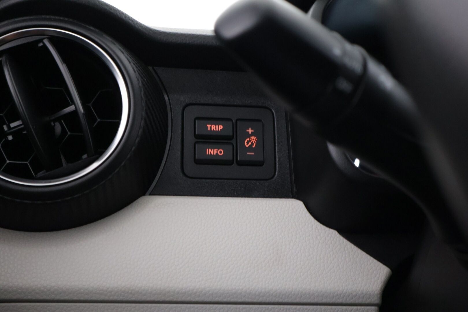 Suzuki Ignis 2019 1,2 DUALJET 4WD GL 5MT *Bluetooth / Ilmastointi / Peruutuskamera / Penkinlämmittimet / Lohkolämmitin / 2x Renkaat* - 2-omisteinen Suomi-auto / Huoltokirja / Pieniruokainen