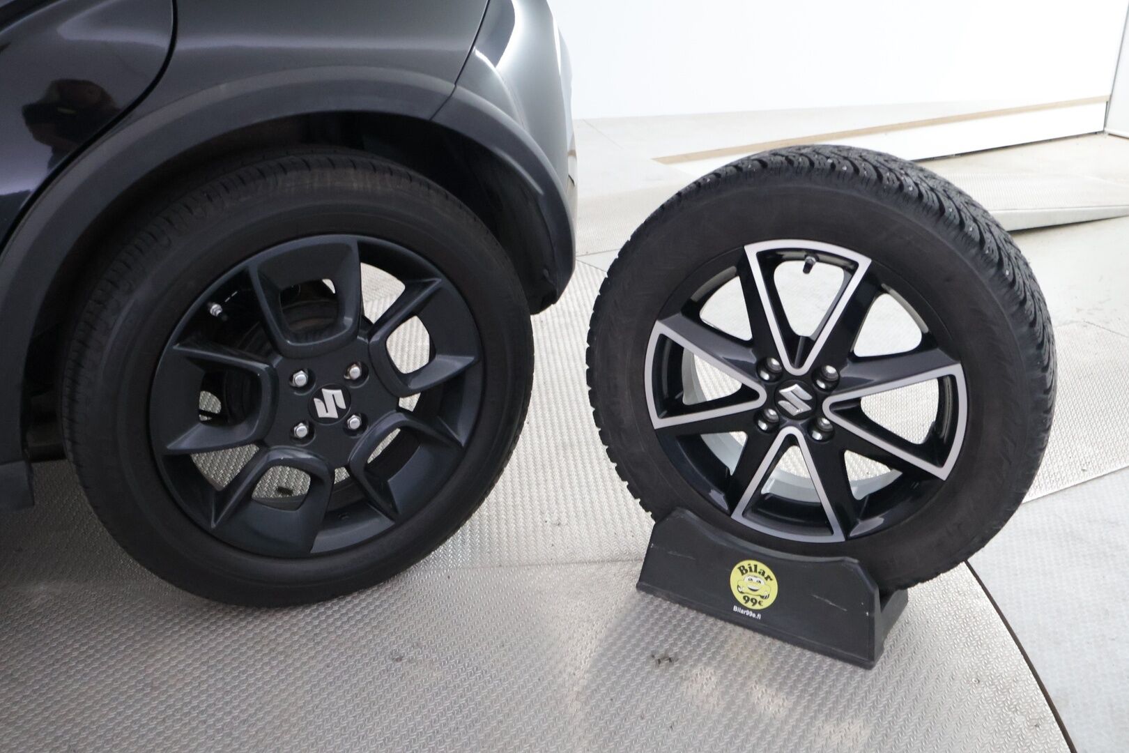Suzuki Ignis 2019 1,2 DUALJET 4WD GL 5MT *Bluetooth / Ilmastointi / Peruutuskamera / Penkinlämmittimet / Lohkolämmitin / 2x Renkaat* - 2-omisteinen Suomi-auto / Huoltokirja / Pieniruokainen