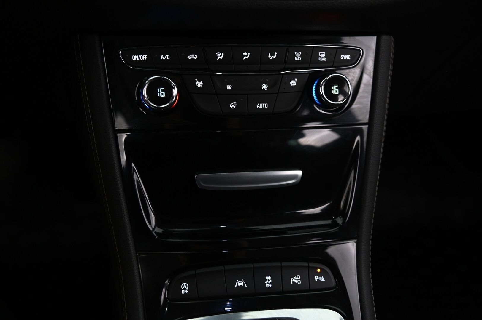Opel Astra 2017 Sports Tourer Innovation 1,4 Turbo Start/Stop 110kW AT6 - Sporttipenkit / Webasto / Kamera / 2x alut / Suomiauto / Juuri huollettu / Blis / Lämpöratti / S-kontti / Appconneect / Kessy / Led