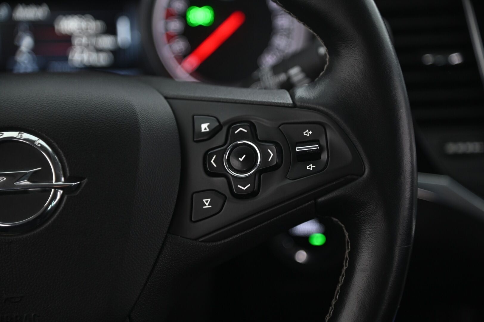 Opel Astra 2017 Sports Tourer Innovation 1,4 Turbo Start/Stop 110kW AT6 - Sporttipenkit / Webasto / Kamera / 2x alut / Suomiauto / Juuri huollettu / Blis / Lämpöratti / S-kontti / Appconneect / Kessy / Led