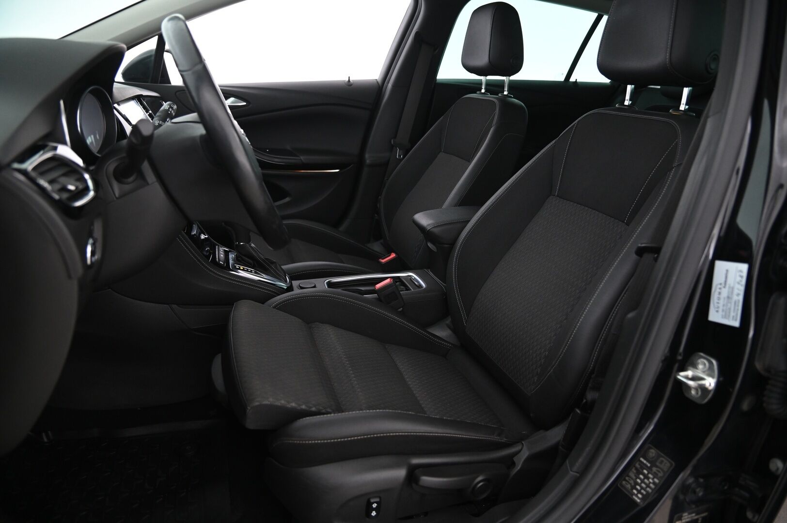 Opel Astra 2017 Sports Tourer Innovation 1,4 Turbo Start/Stop 110kW AT6 - Sporttipenkit / Webasto / Kamera / 2x alut / Suomiauto / Juuri huollettu / Blis / Lämpöratti / S-kontti / Appconneect / Kessy / Led