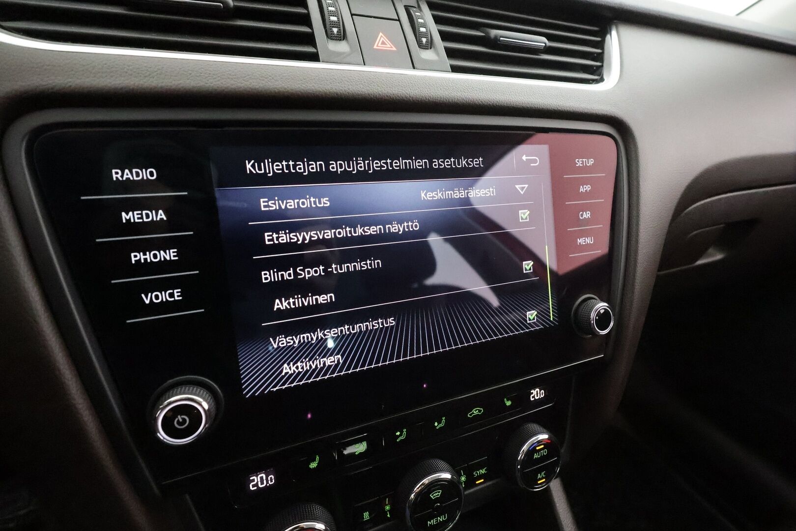 Skoda Octavia 2017 Combi 2,0 TDI 184 4x4 Scout DSG * Facelift / Canton / ACC / Webasto / P.kamera / LED / Keyless / Apple&Android * - Suomi-auto / Kahdet renkaat aluvanteilla