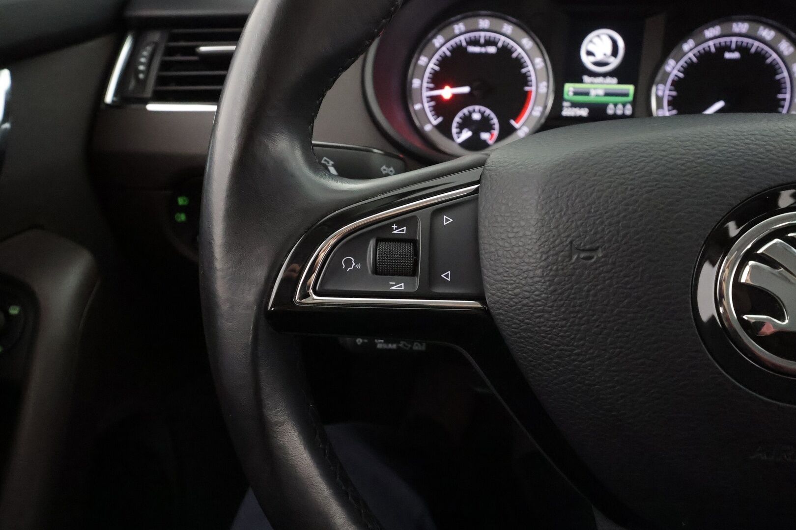 Skoda Octavia 2017 Combi 2,0 TDI 184 4x4 Scout DSG * Facelift / Canton / ACC / Webasto / P.kamera / LED / Keyless / Apple&Android * - Suomi-auto / Kahdet renkaat aluvanteilla