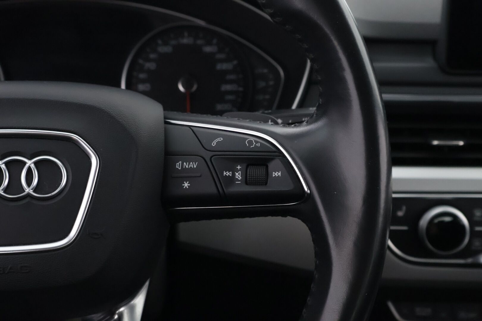Audi A4 allroad quattro 2017 Land of quattro Edition 2,0 TDI 120 kW quattro S tronic - 2Om Suomiauto | Webasto | Vetokoukku | Matrix LED | Sporttipenkit | Audi Sound System | Vakkari | Juuri tullut Tampereelle!