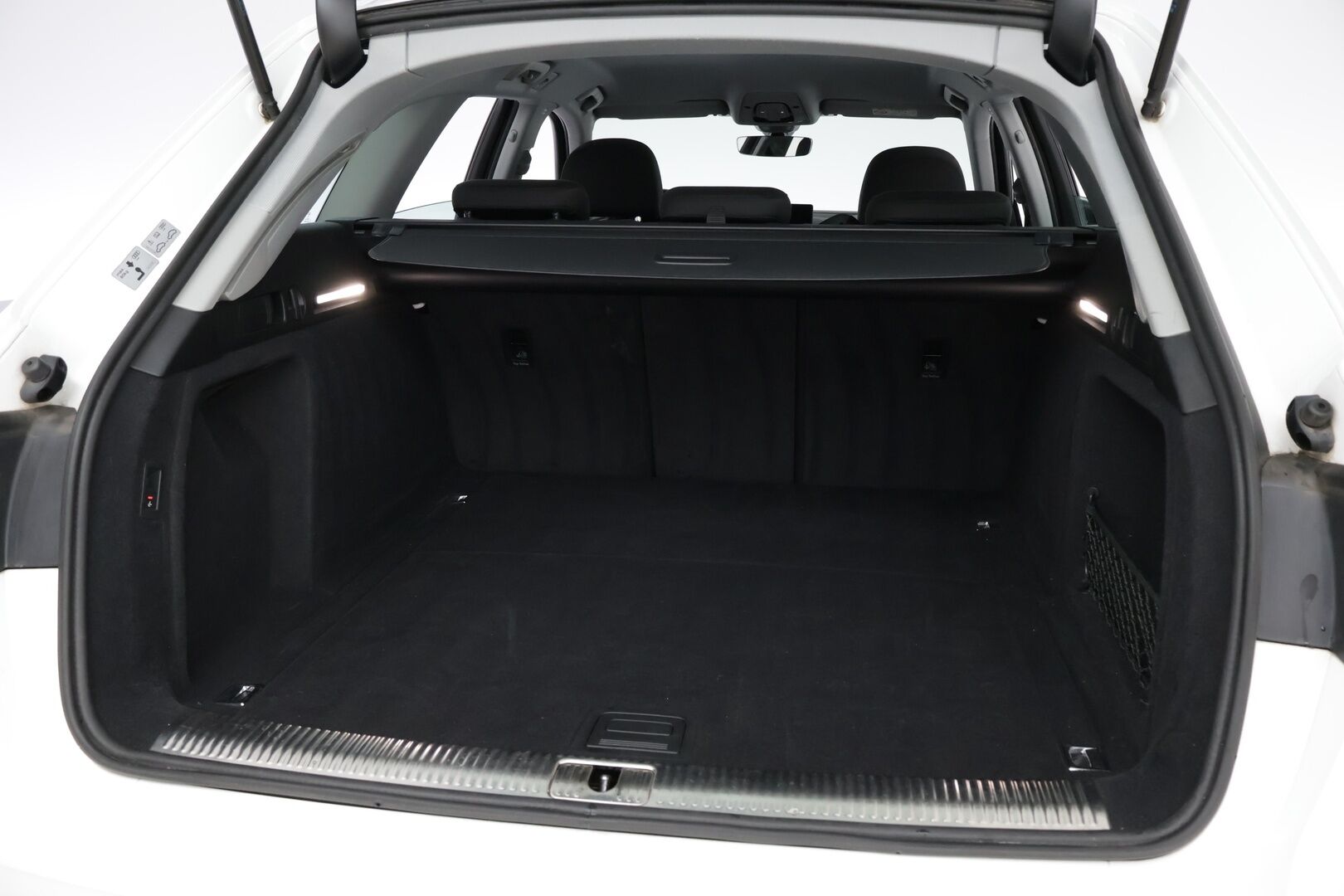 Audi A4 allroad quattro 2017 Land of quattro Edition 2,0 TDI 120 kW quattro S tronic - 2Om Suomiauto | Webasto | Vetokoukku | Matrix LED | Sporttipenkit | Audi Sound System | Vakkari | Juuri tullut Tampereelle!