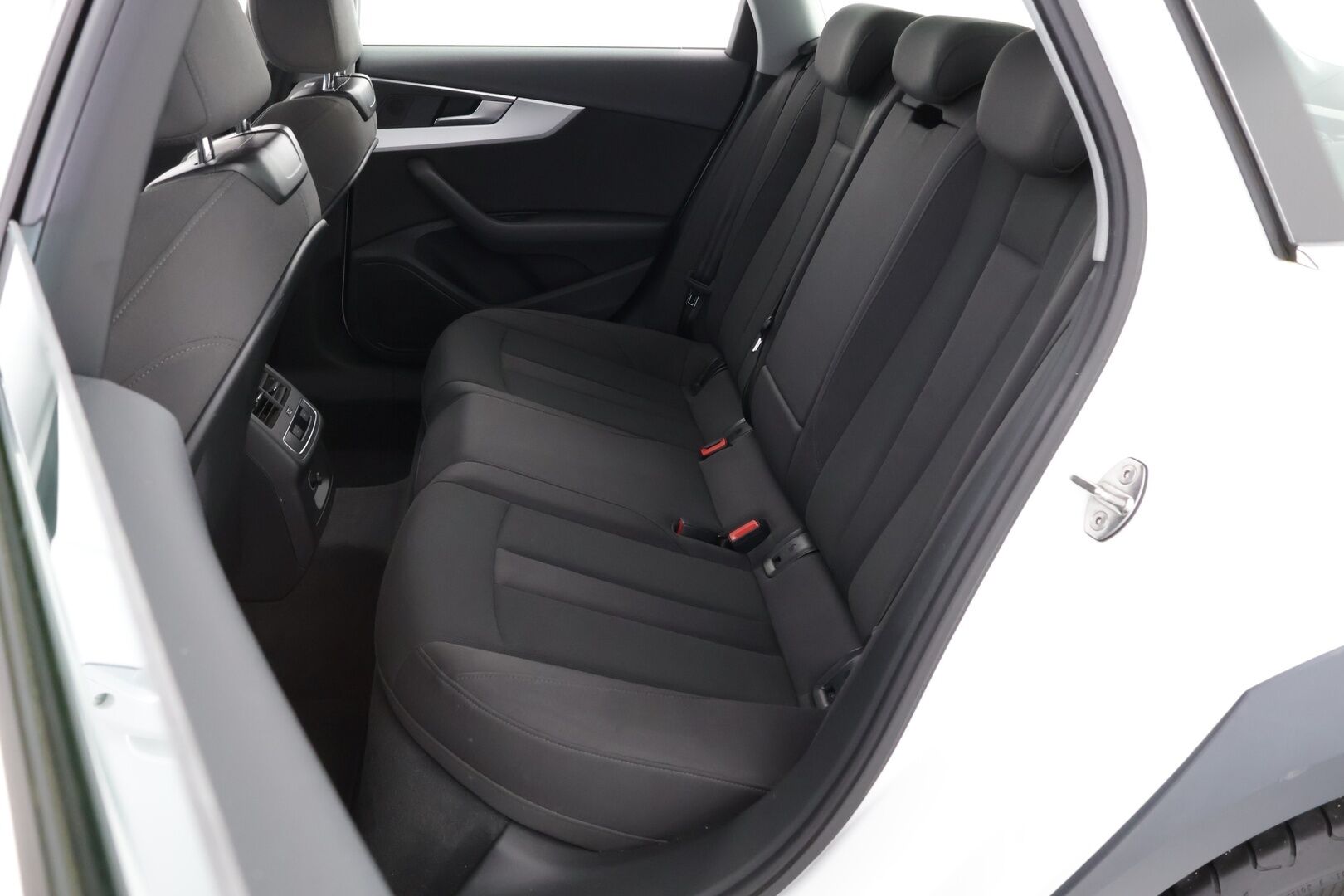 Audi A4 allroad quattro 2017 Land of quattro Edition 2,0 TDI 120 kW quattro S tronic - 2Om Suomiauto | Webasto | Vetokoukku | Matrix LED | Sporttipenkit | Audi Sound System | Vakkari | Juuri tullut Tampereelle!