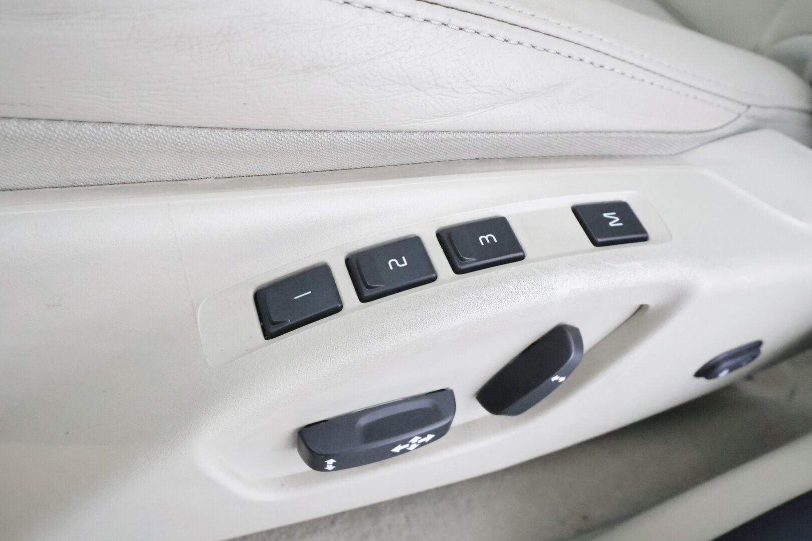 Volvo XC60 2017 D4 Classic Summum aut * ACC / Webasto / Xenon / Muistipenkki / P.tutkat / Kaistavahti / Navi * - Suomi-auto / Kahdet renkaat 