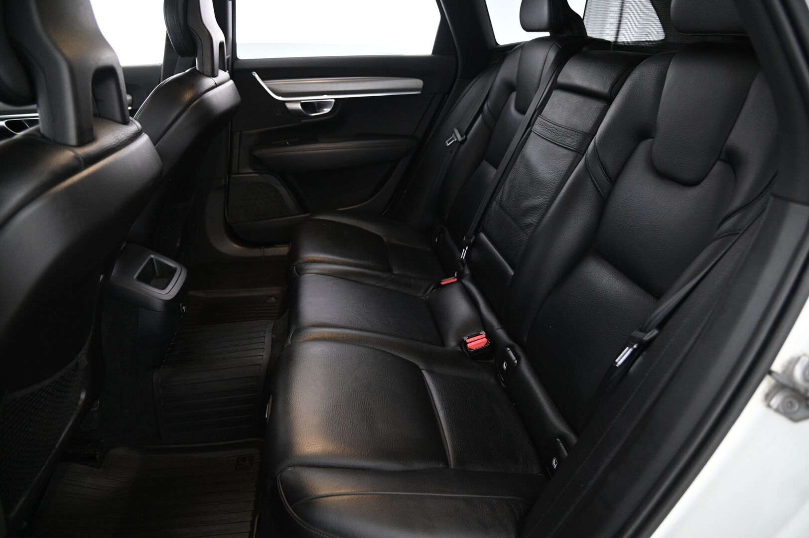 Volvo V90 2017 D3 Momentum aut. *Suomi-Auto / ACC / VOC / Digimittari / S-luukku* - *Juuri saapunut! / Start-Stop / Webasto / Liikennemerkkien tunnistus / P-tutka / 2X Renkaat*