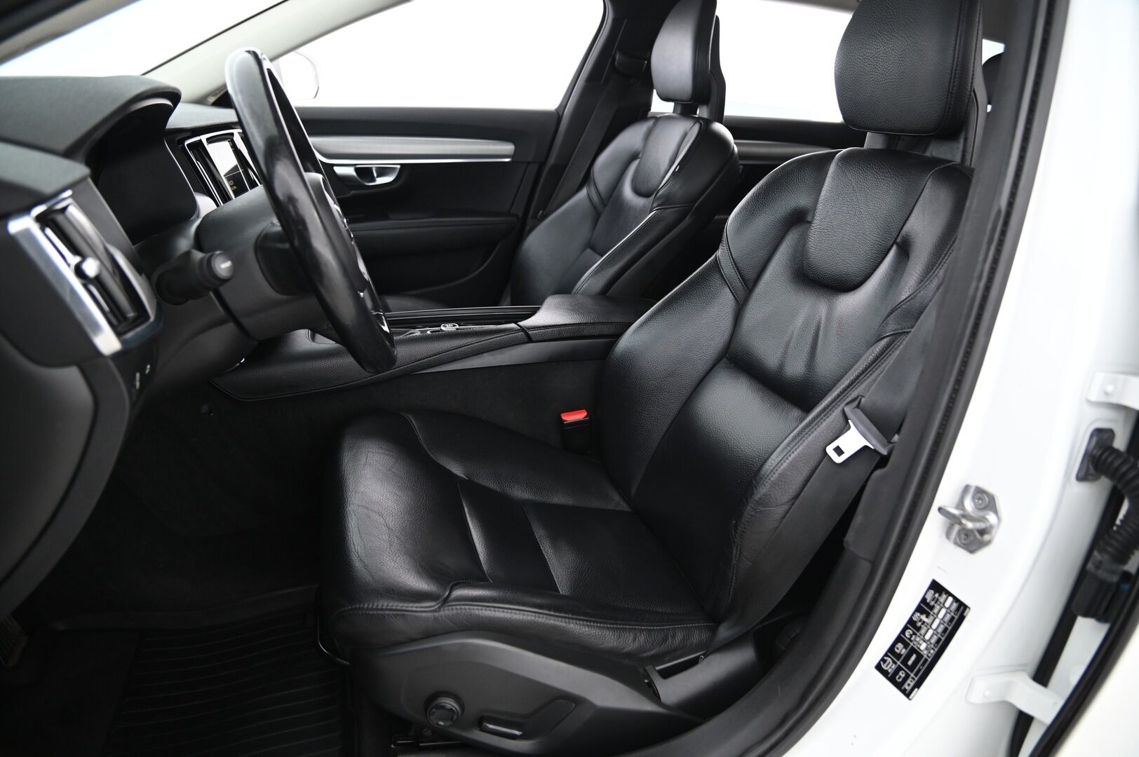 Volvo V90 2017 D3 Momentum aut. *Suomi-Auto / ACC / VOC / Digimittari / S-luukku* - *Juuri saapunut! / Start-Stop / Webasto / Liikennemerkkien tunnistus / P-tutka / 2X Renkaat*