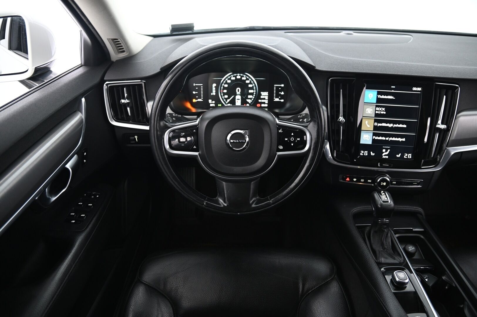 Volvo V90 2017 D3 Momentum aut. *Suomi-Auto / ACC / VOC / Digimittari / S-luukku* - *Juuri saapunut! / Start-Stop / Webasto / Liikennemerkkien tunnistus / P-tutka / 2X Renkaat*