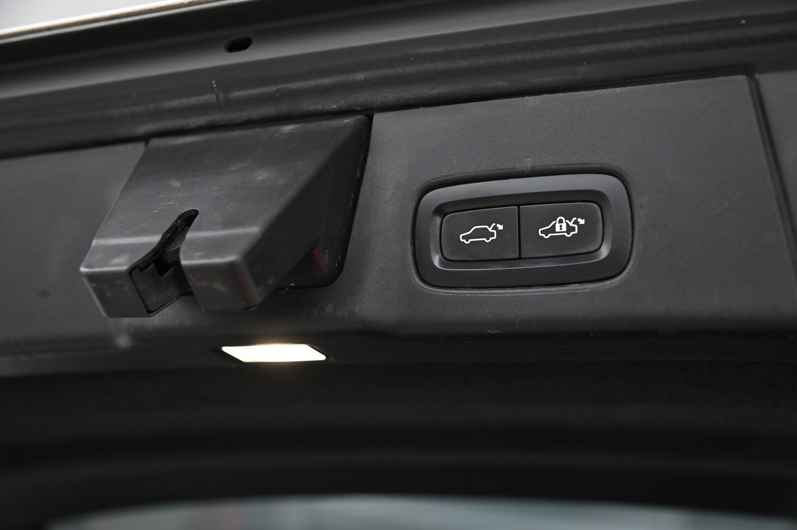 Volvo V90 2017 D3 Momentum aut. *Suomi-Auto / ACC / VOC / Digimittari / S-luukku* - *Juuri saapunut! / Start-Stop / Webasto / Liikennemerkkien tunnistus / P-tutka / 2X Renkaat*