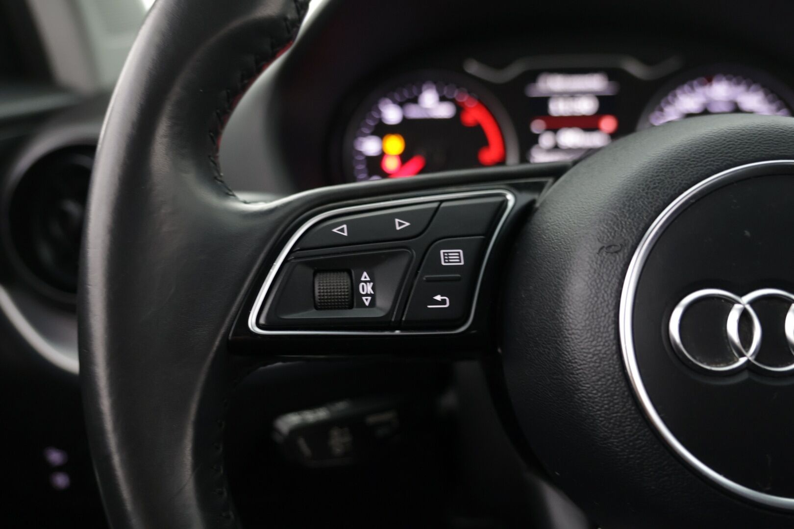 Audi Q2 2017 Business Sport 1,6 TDI 85 kW S tronic *Adaptiivinen vakionopeudensäädin / Sähkötoiminen takakontti / Lohkolämmitiin sisätilapistokkeella!* - Loisto maasturi / Kattavasti varusteltu / Huippu taloudellinen