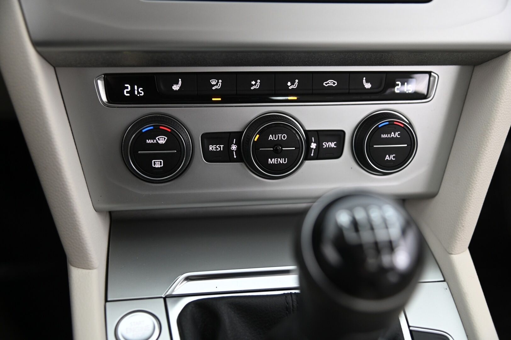 Volkswagen Passat 2017 Sedan Comfortline 1,4 TSI 92 kW (125 hv)*Led / Tutkat / Vakkari / Avaimeton käynnistys* - *Suomi-auto / Vähän ajettu / Juuri tullut! / Jakohihna vaihdettu / Michelinin nastat*