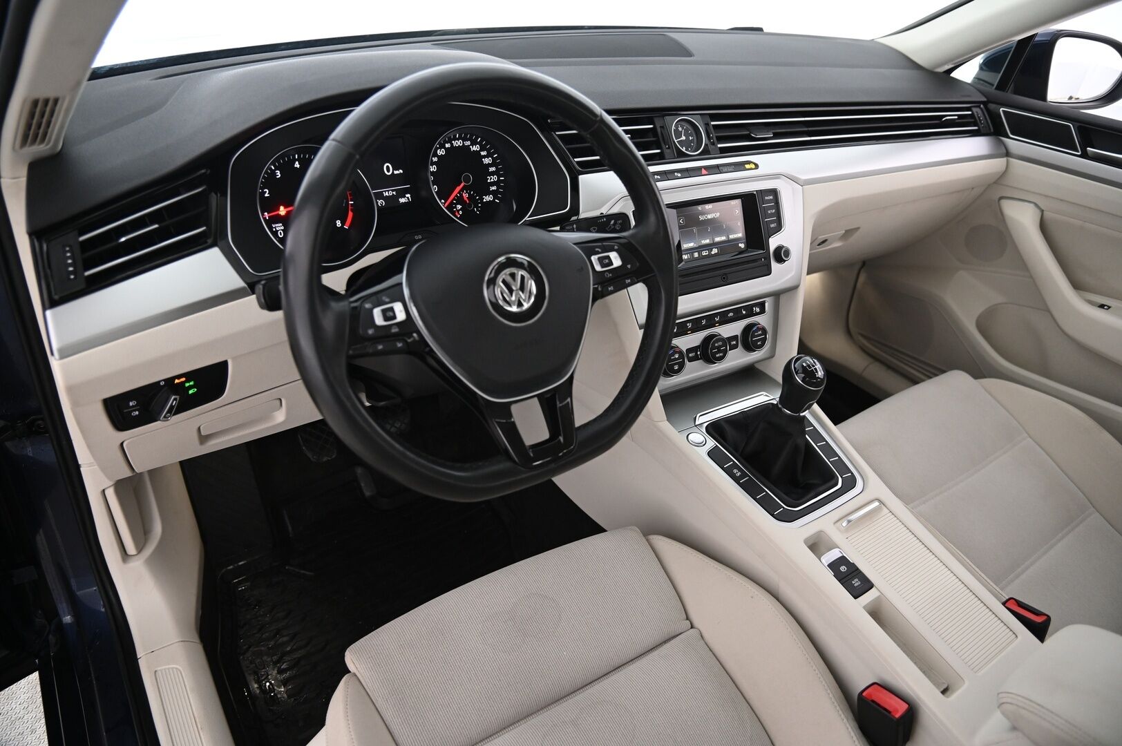 Volkswagen Passat 2017 Sedan Comfortline 1,4 TSI 92 kW (125 hv)*Led / Tutkat / Vakkari / Avaimeton käynnistys* - *Suomi-auto / Vähän ajettu / Juuri tullut! / Jakohihna vaihdettu / Michelinin nastat*