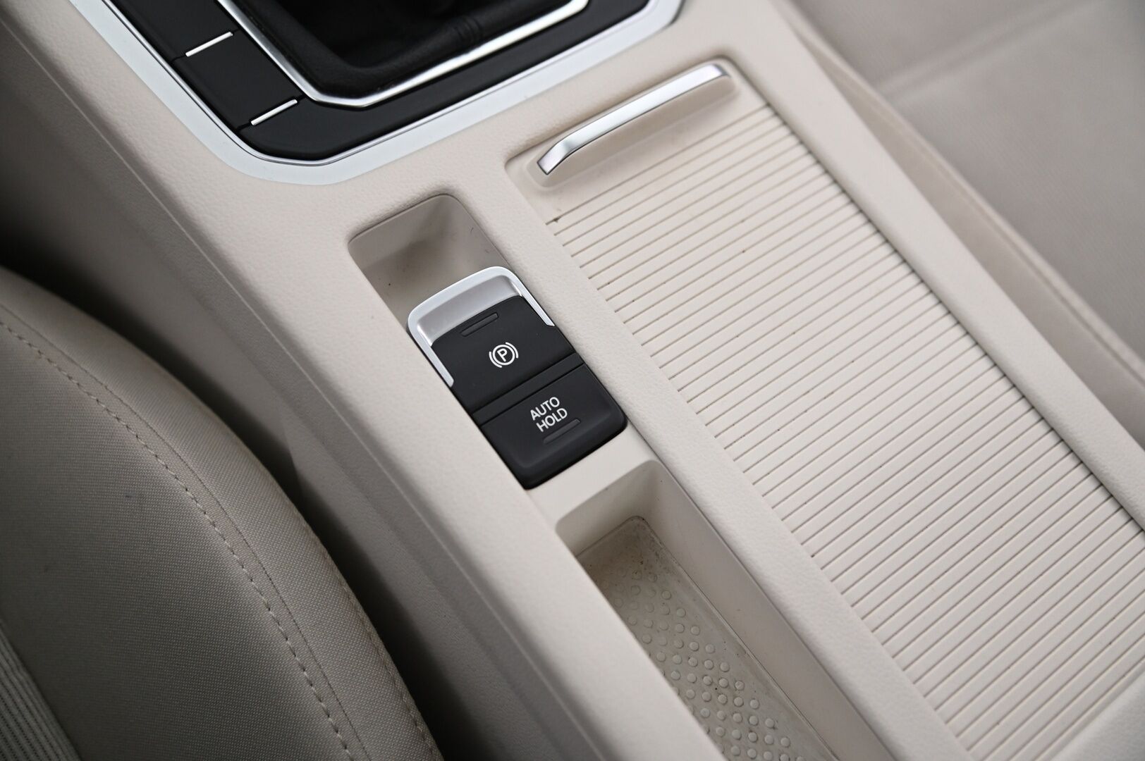 Volkswagen Passat 2017 Sedan Comfortline 1,4 TSI 92 kW (125 hv)*Led / Tutkat / Vakkari / Avaimeton käynnistys* - *Suomi-auto / Vähän ajettu / Juuri tullut! / Jakohihna vaihdettu / Michelinin nastat*