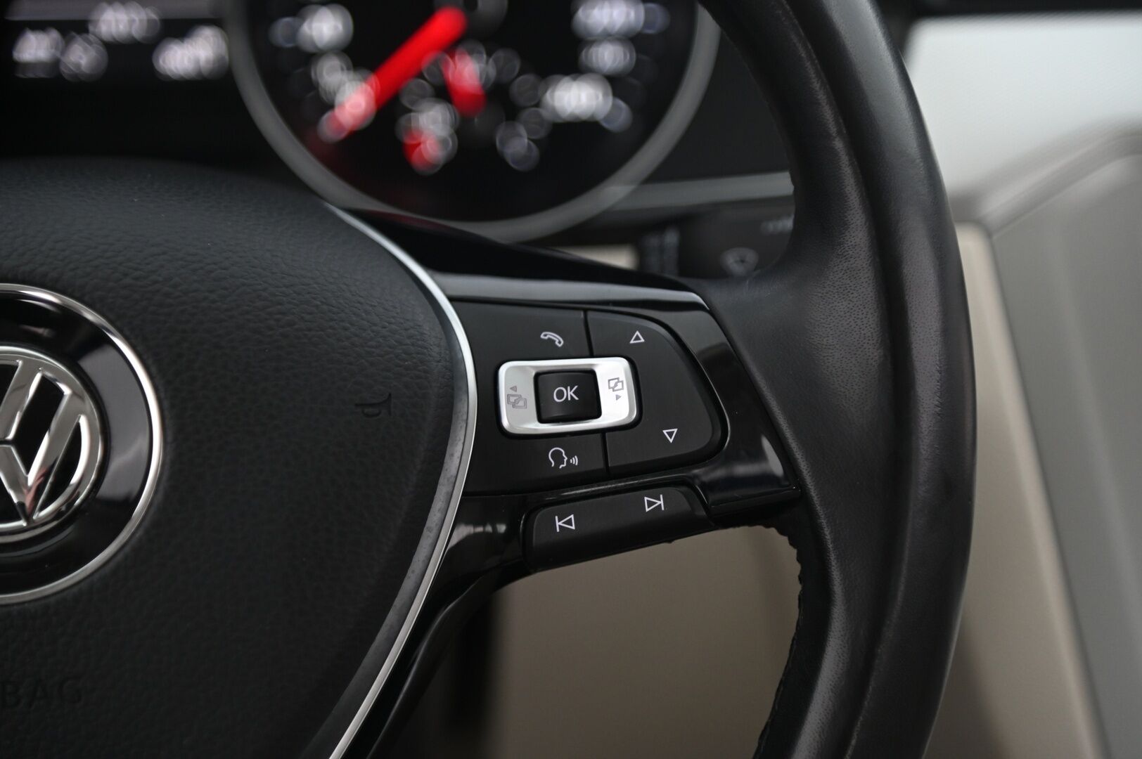 Volkswagen Passat 2017 Sedan Comfortline 1,4 TSI 92 kW (125 hv)*Led / Tutkat / Vakkari / Avaimeton käynnistys* - *Suomi-auto / Vähän ajettu / Juuri tullut! / Jakohihna vaihdettu / Michelinin nastat*