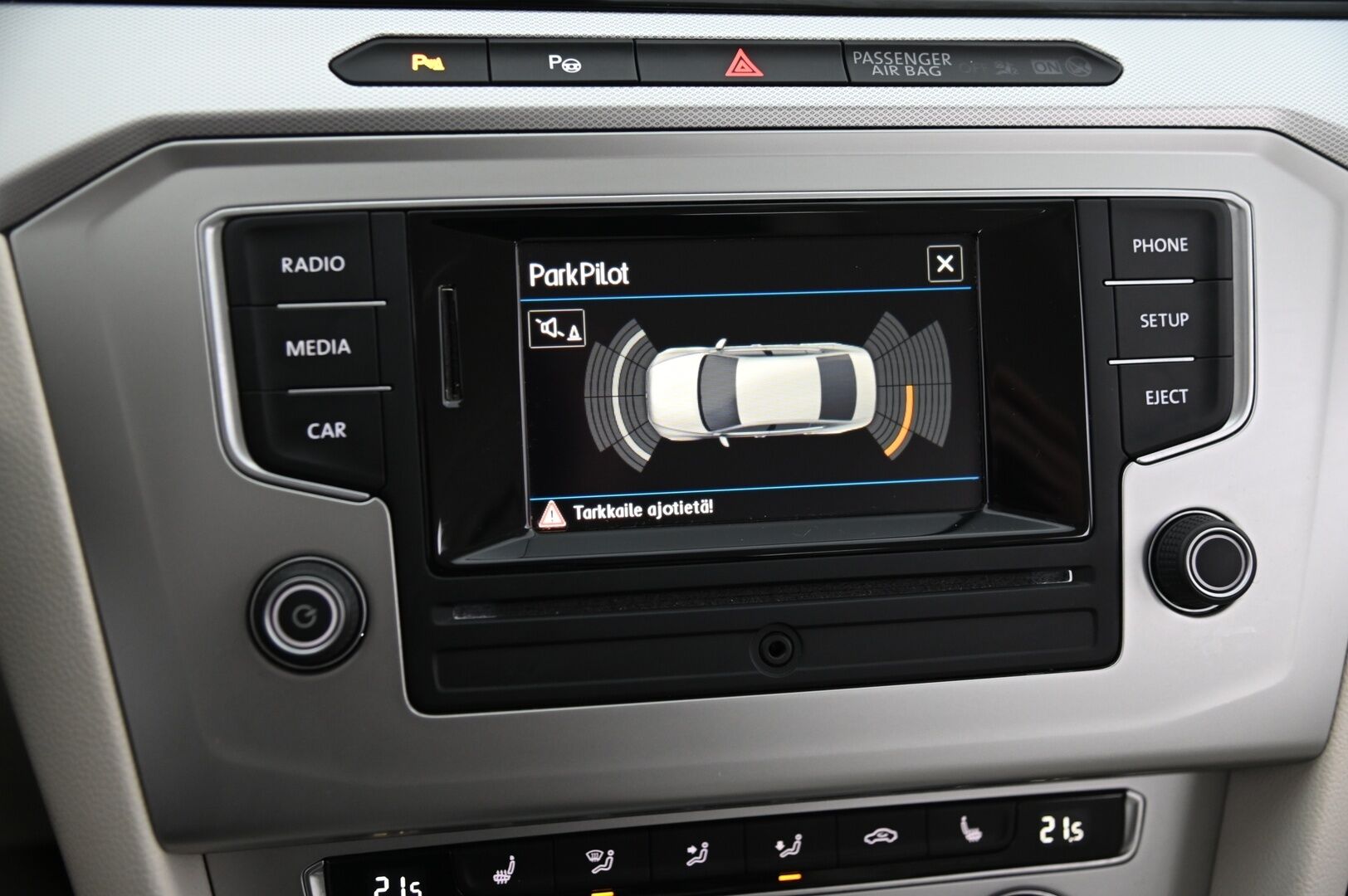 Volkswagen Passat 2017 Sedan Comfortline 1,4 TSI 92 kW (125 hv)*Led / Tutkat / Vakkari / Avaimeton käynnistys* - *Suomi-auto / Vähän ajettu / Juuri tullut! / Jakohihna vaihdettu / Michelinin nastat*