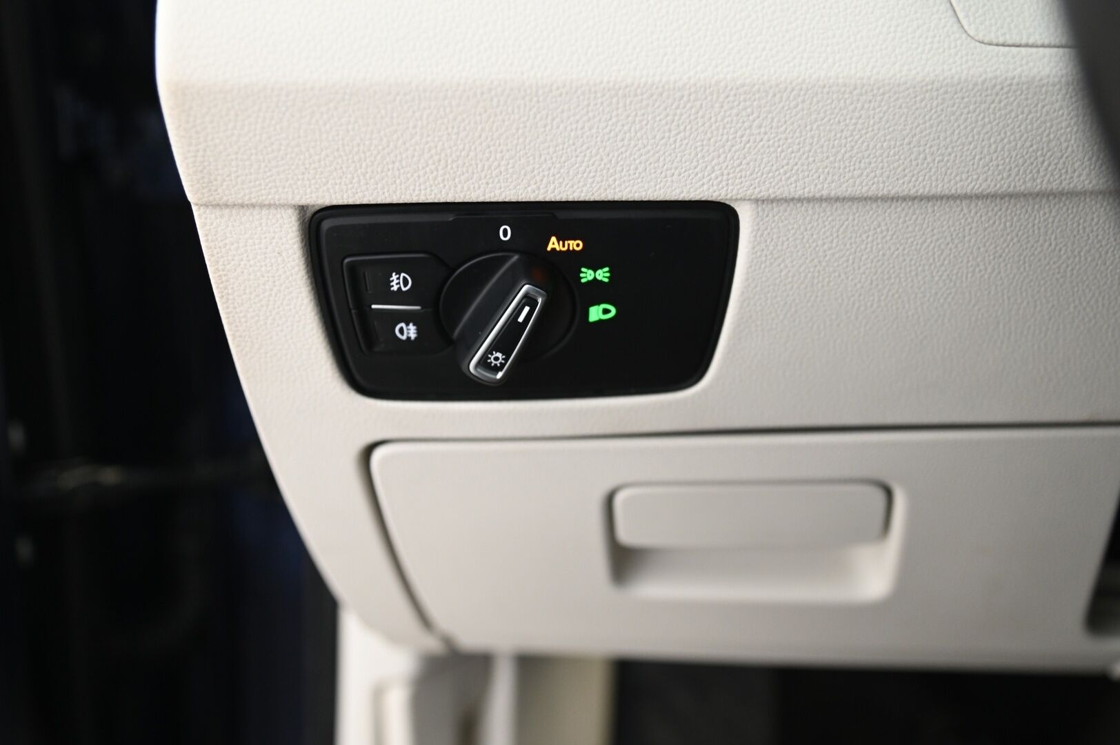 Volkswagen Passat 2017 Sedan Comfortline 1,4 TSI 92 kW (125 hv)*Led / Tutkat / Vakkari / Avaimeton käynnistys* - *Suomi-auto / Vähän ajettu / Juuri tullut! / Jakohihna vaihdettu / Michelinin nastat*