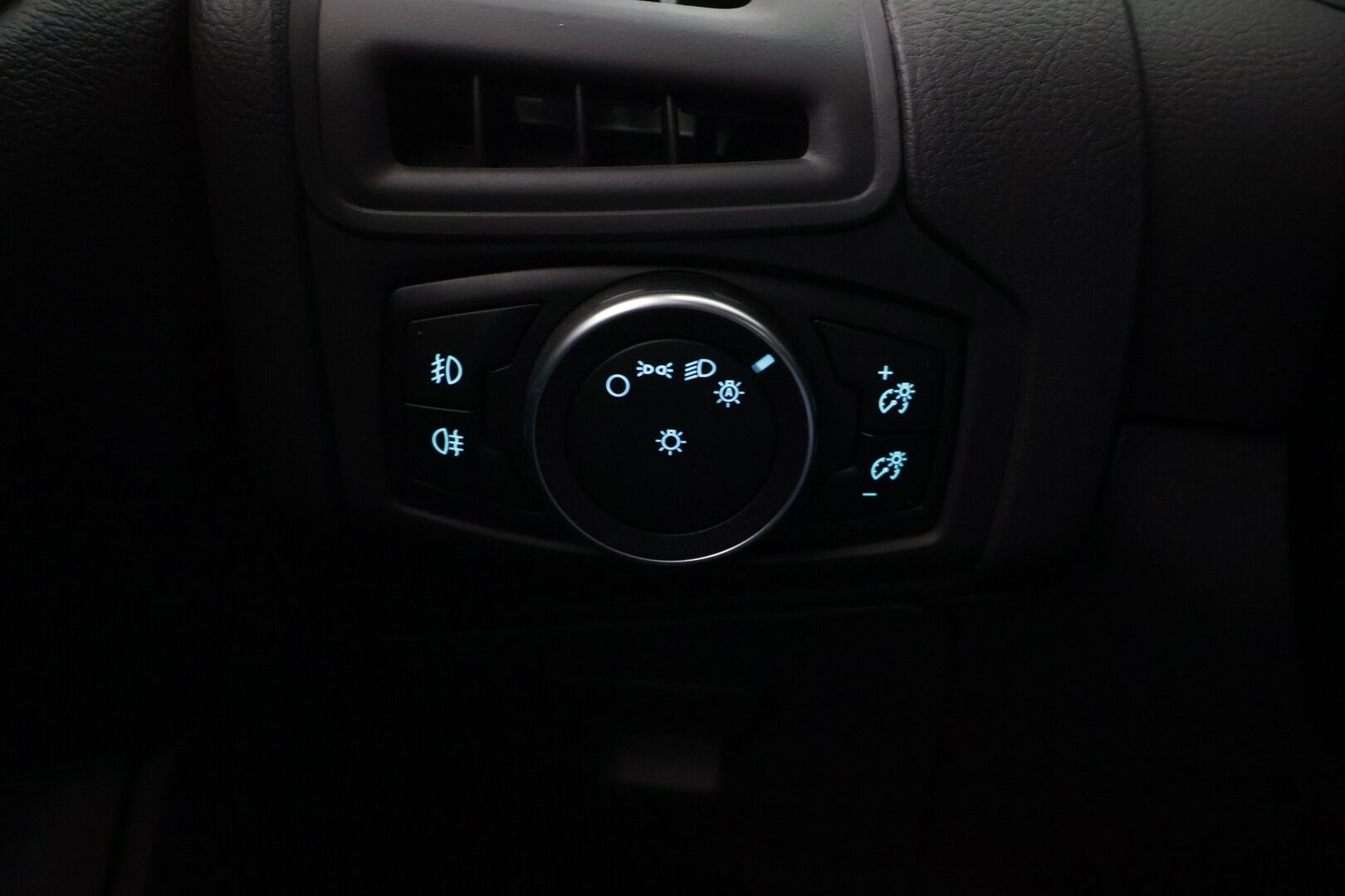 Ford Focus 2017 1,5 EcoBoost 150 hv Start/Stop A6 ST-Line  5-ov - *ST-Line / Webasto / Vakkari / Carplay / Bluetooth / tutkat!*