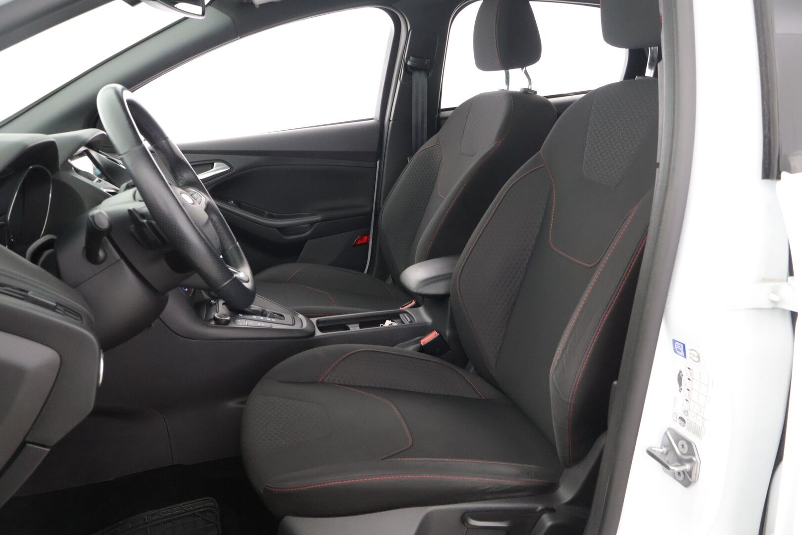 Ford Focus 2017 1,5 EcoBoost 150 hv Start/Stop A6 ST-Line  5-ov - *ST-Line / Webasto / Vakkari / Carplay / Bluetooth / tutkat!*
