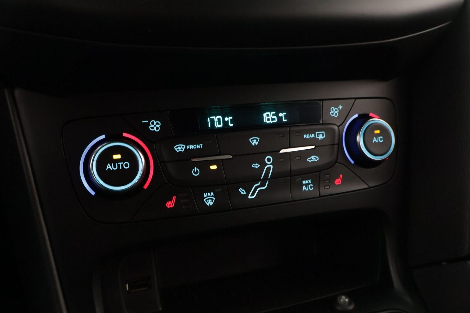Ford Focus 2017 1,5 EcoBoost 150 hv Start/Stop A6 ST-Line  5-ov - *ST-Line / Webasto / Vakkari / Carplay / Bluetooth / tutkat!*