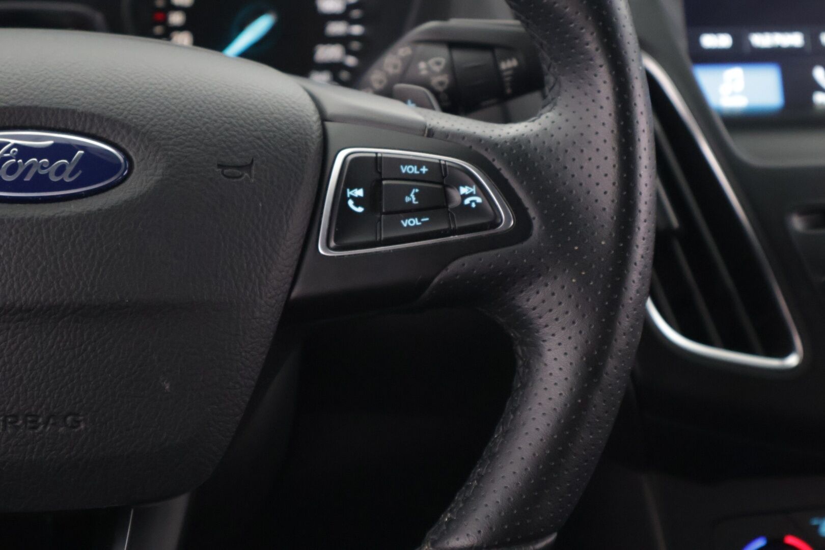 Ford Focus 2017 1,5 EcoBoost 150 hv Start/Stop A6 ST-Line  5-ov - *ST-Line / Webasto / Vakkari / Carplay / Bluetooth / tutkat!*