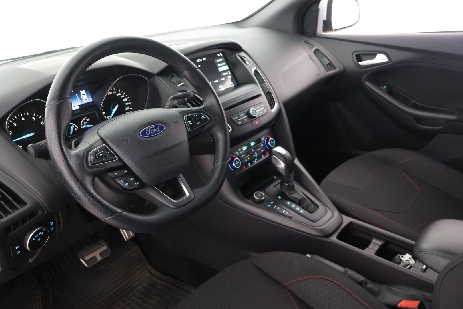 Ford Focus 2017 1,5 EcoBoost 150 hv Start/Stop A6 ST-Line  5-ov - *ST-Line / Webasto / Vakkari / Carplay / Bluetooth / tutkat!*