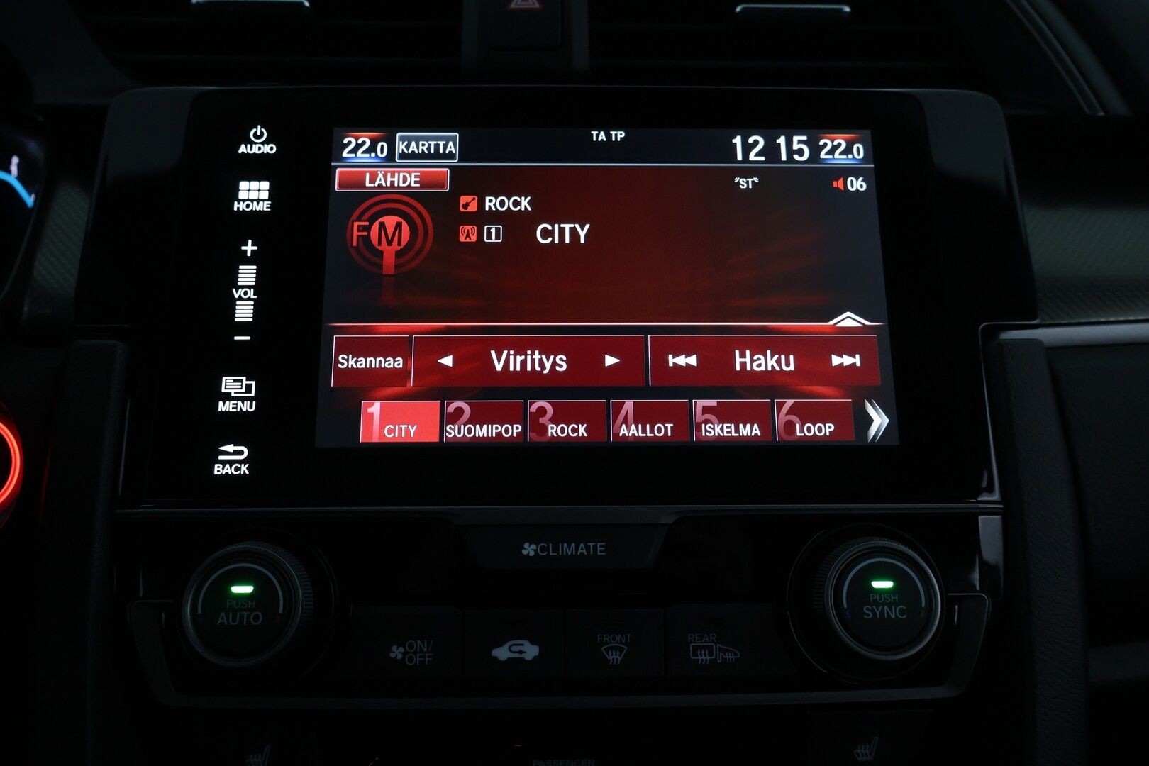 Honda Civic 2017 HB 129 hv Sport Premium AT - | Huippuvarusteet! | Adapt vakkari | Kattoluukku | P.Kamera | Nahat | Koukku | 2x renkaat & vanteet | Lohko + sisäp. |