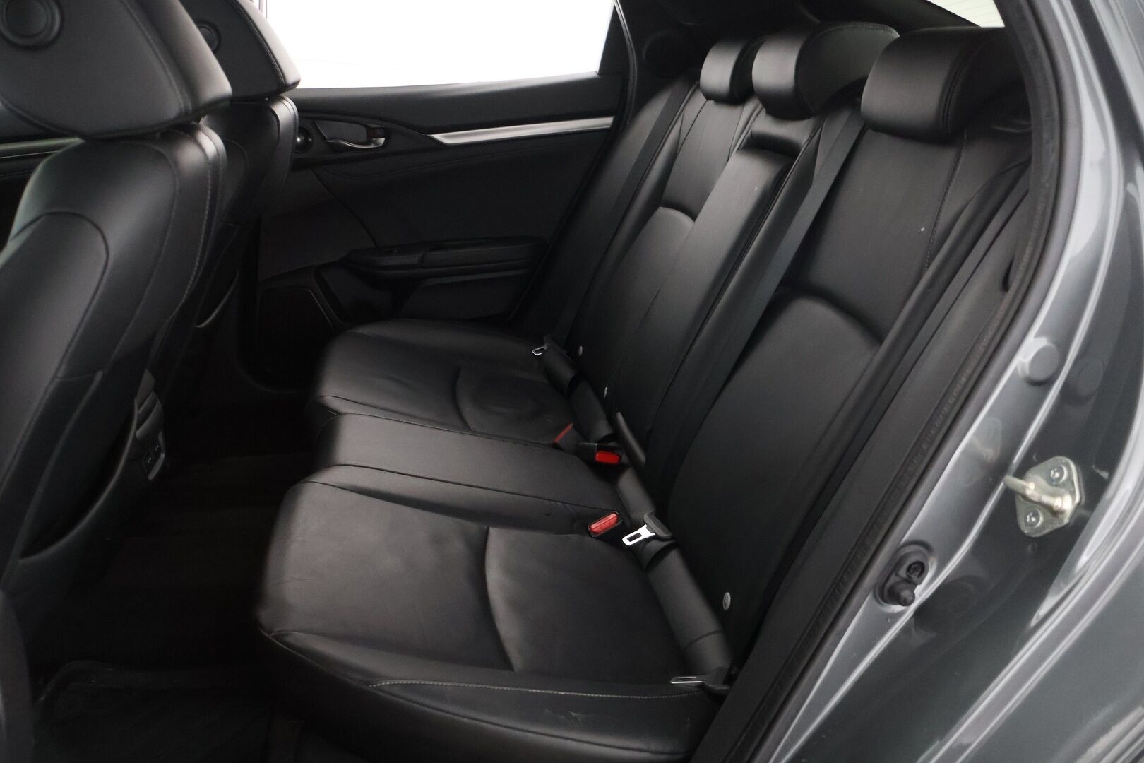 Honda Civic 2017 HB 129 hv Sport Premium AT - | Huippuvarusteet! | Adapt vakkari | Kattoluukku | P.Kamera | Nahat | Koukku | 2x renkaat & vanteet | Lohko + sisäp. |