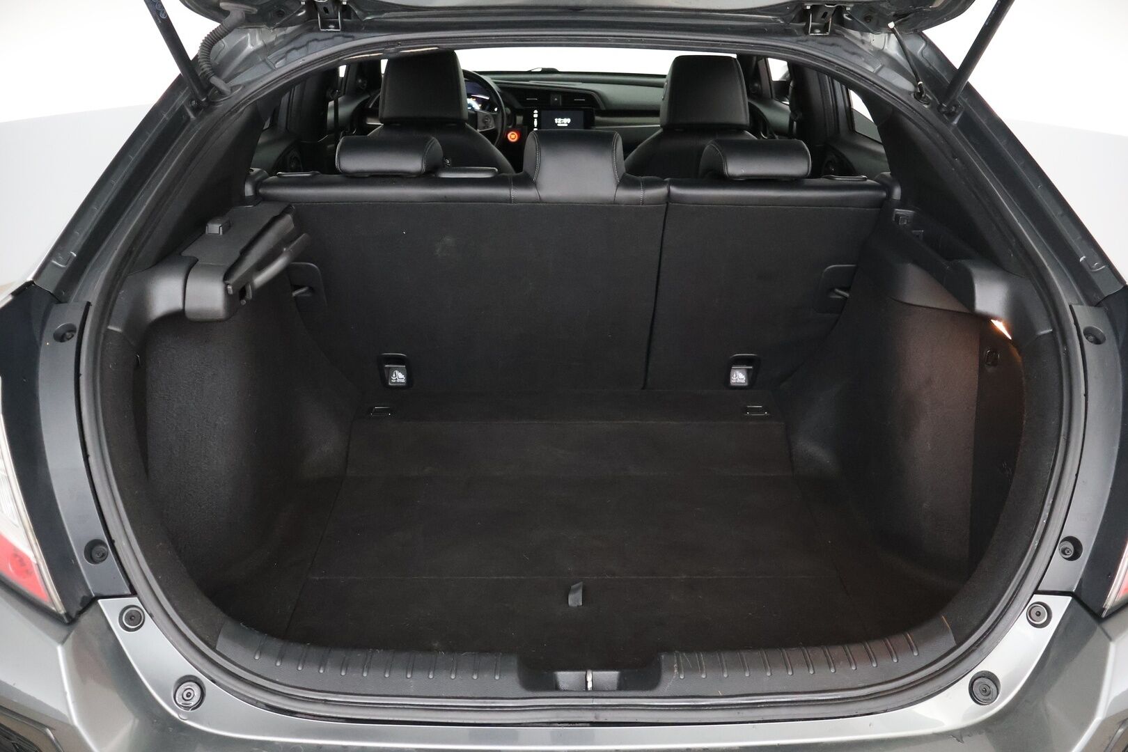 Honda Civic 2017 HB 129 hv Sport Premium AT - | Huippuvarusteet! | Adapt vakkari | Kattoluukku | P.Kamera | Nahat | Koukku | 2x renkaat & vanteet | Lohko + sisäp. |