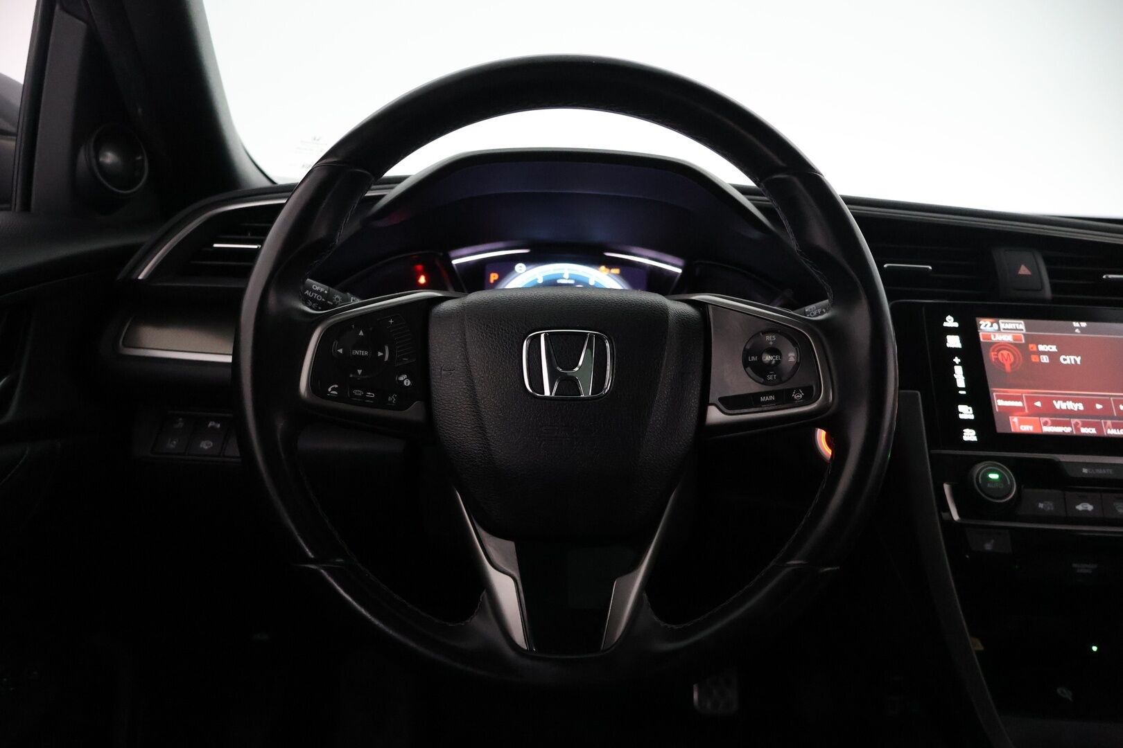 Honda Civic 2017 HB 129 hv Sport Premium AT - | Huippuvarusteet! | Adapt vakkari | Kattoluukku | P.Kamera | Nahat | Koukku | 2x renkaat & vanteet | Lohko + sisäp. |