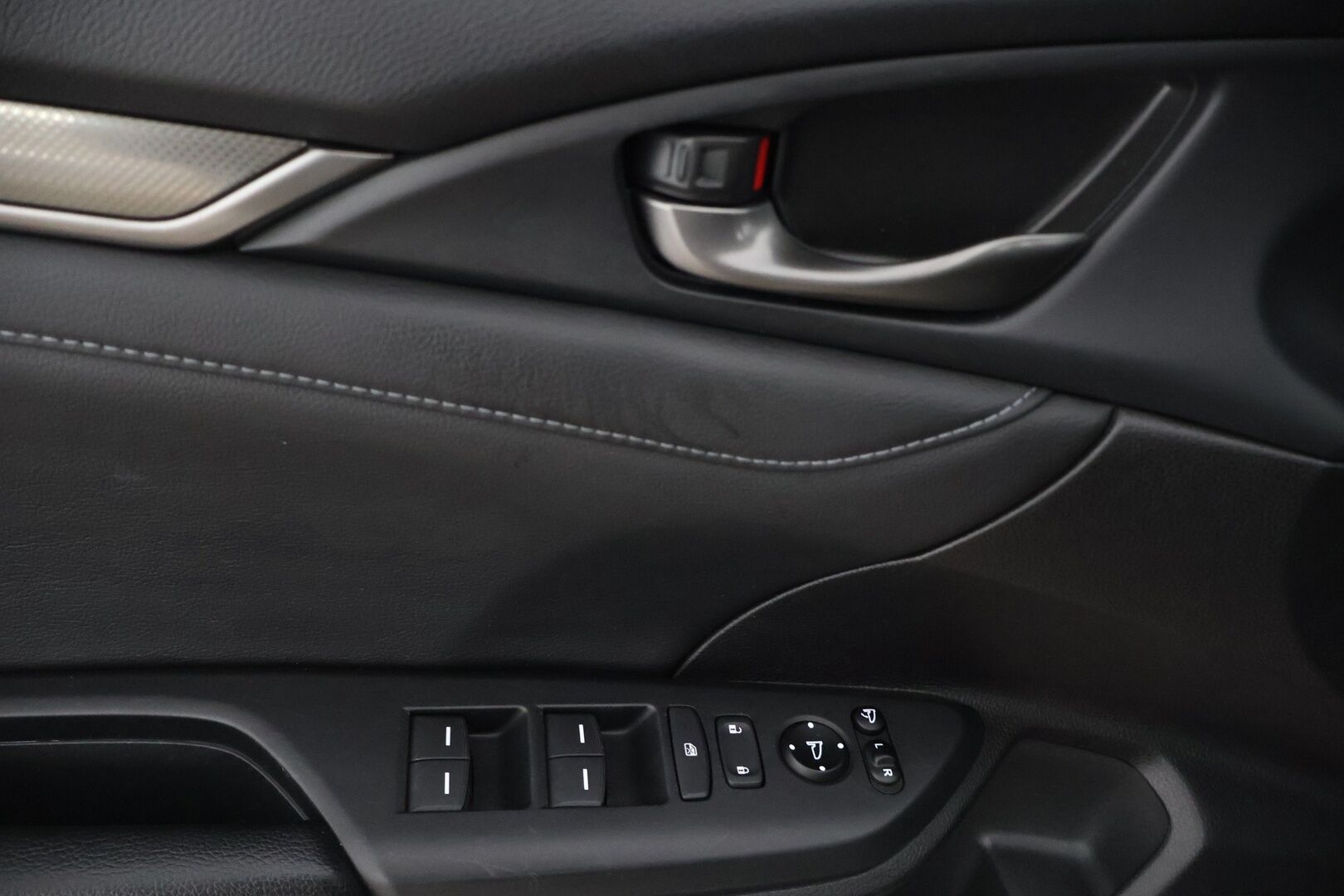 Honda Civic 2017 HB 129 hv Sport Premium AT - | Huippuvarusteet! | Adapt vakkari | Kattoluukku | P.Kamera | Nahat | Koukku | 2x renkaat & vanteet | Lohko + sisäp. |