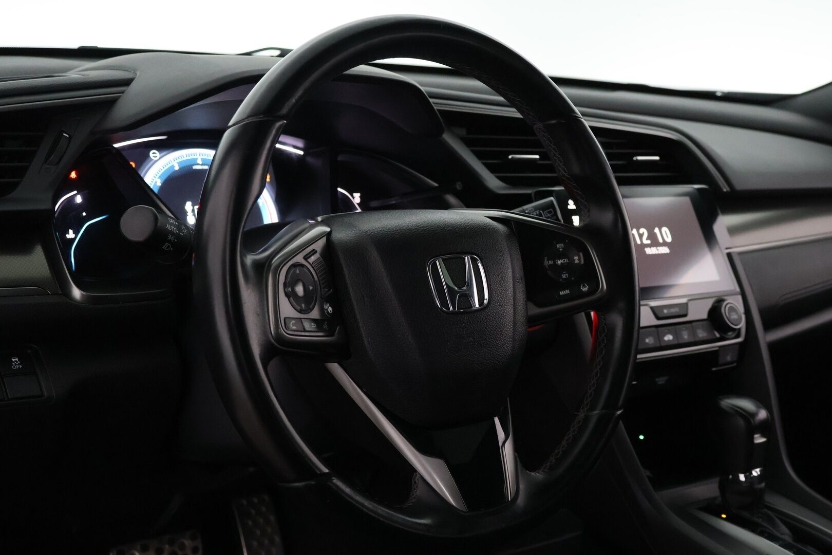 Honda Civic 2017 HB 129 hv Sport Premium AT - | Huippuvarusteet! | Adapt vakkari | Kattoluukku | P.Kamera | Nahat | Koukku | 2x renkaat & vanteet | Lohko + sisäp. |