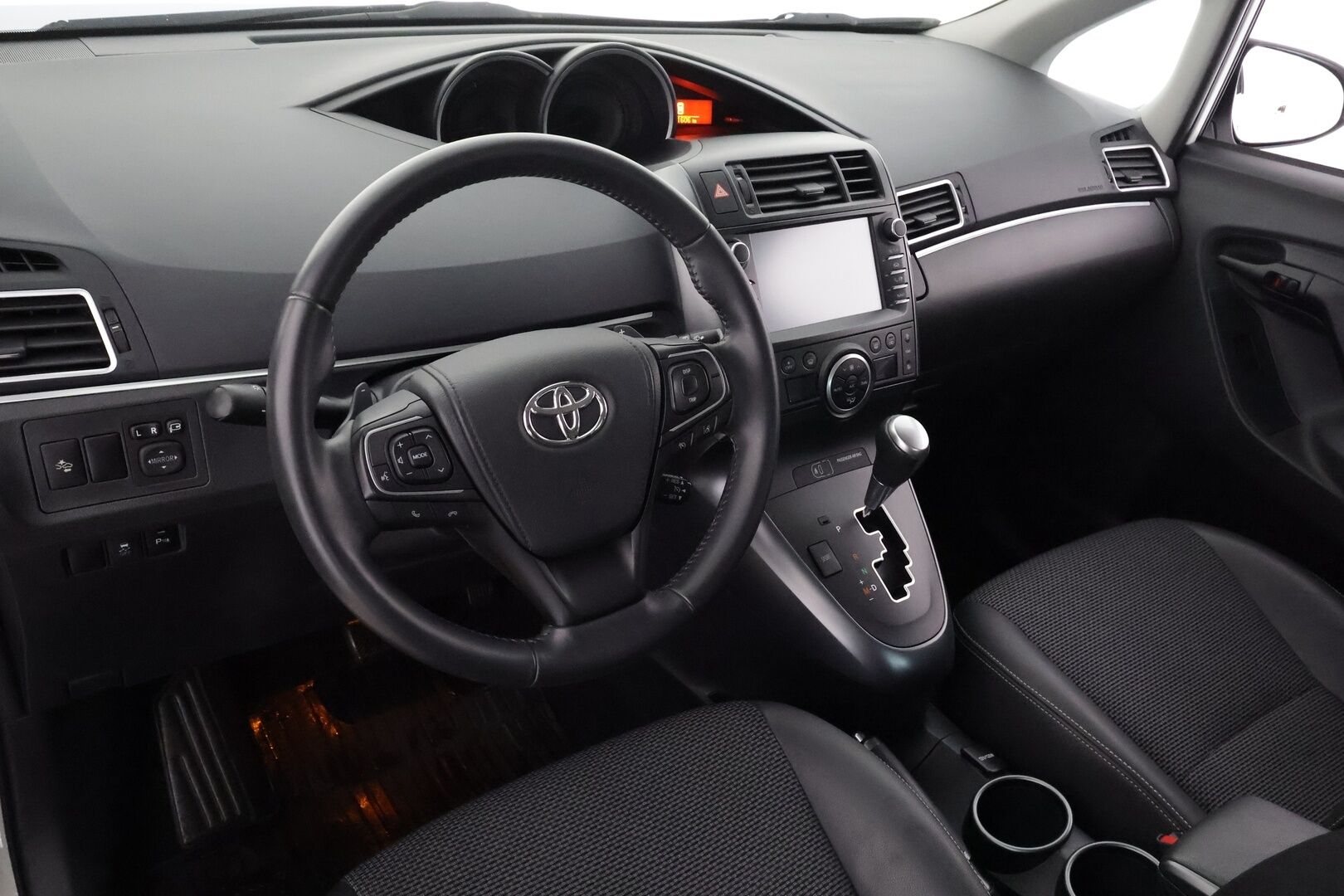 Toyota Verso 2017 1,8 Valvematic Active Edition Multidrive S 7p - | 1 Omistajalta | Vakkari | Lohko | P.Kamera | Bluetooth | Puolinahat | Xenon | Suomi-auto | Kahdet renkaat | Merkkihuollettu |