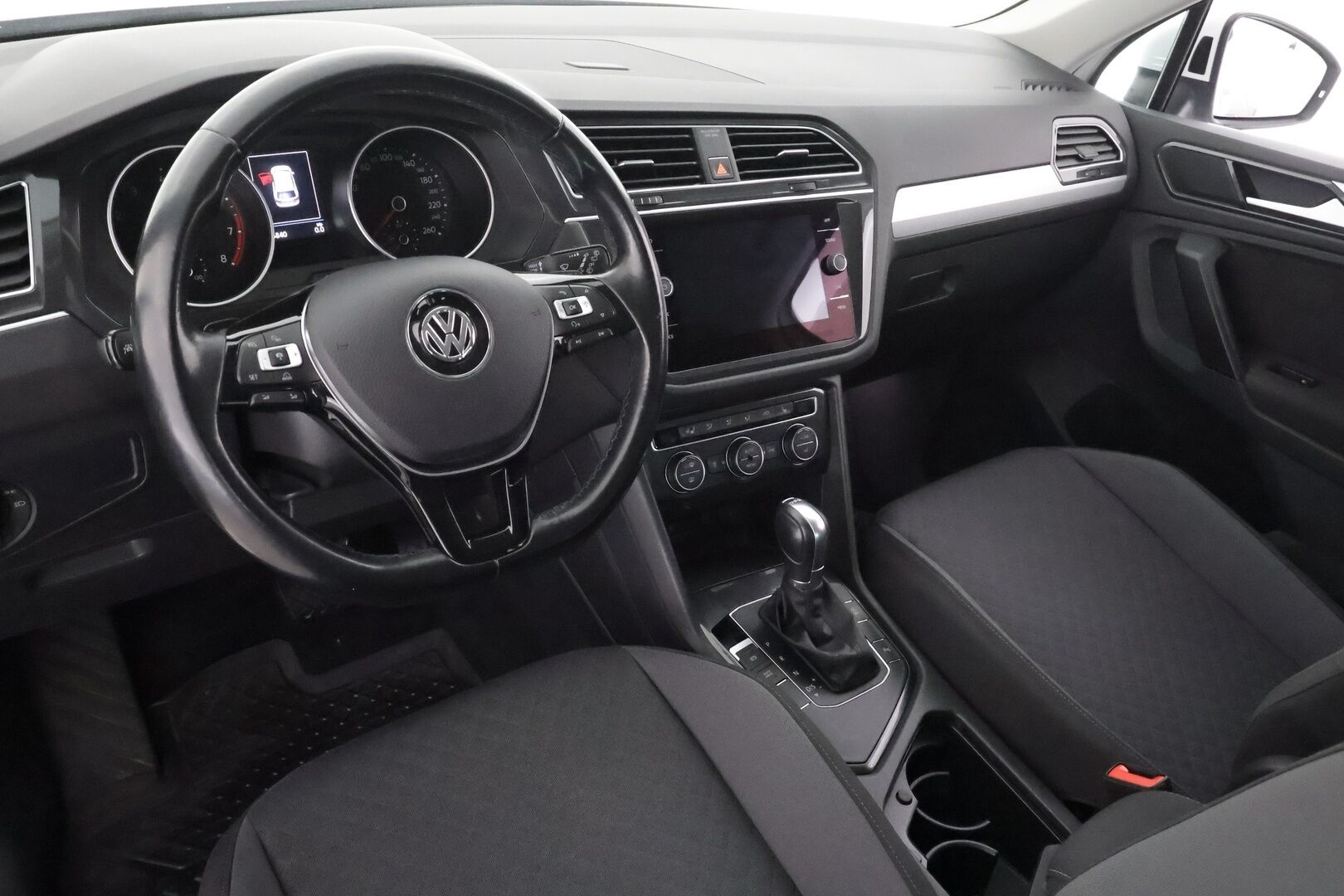 Volkswagen Tiguan 2018 Comfortline 1,4 TSI ACT 110 kW (150 hv) DSG-automaatti - | Webasto | ACC | LED | P.tutkat | Kaistavahti | Bluetooth | Ratinlämmitys | Suomi-auto | Kahdet renkaat |