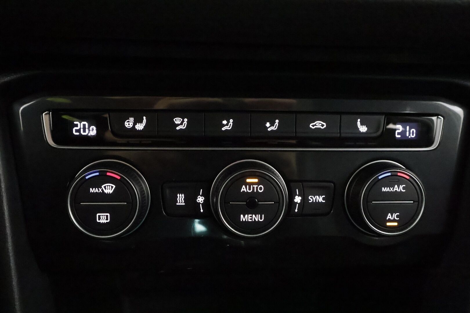 Volkswagen Tiguan 2018 Comfortline 1,4 TSI ACT 110 kW (150 hv) DSG-automaatti - | Webasto | ACC | LED | P.tutkat | Kaistavahti | Bluetooth | Ratinlämmitys | Suomi-auto | Kahdet renkaat |