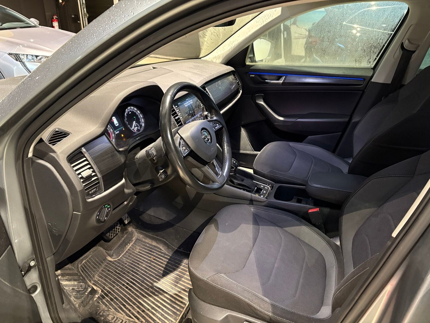 Skoda Kodiaq 2017 2,0 TDI 190 4x4 Ambition DSG Autom. - Suomiauto | Webasto | Koukku | Canton | ACC | KeylessGo | Adapt.LED  | Lämmitettävä tuulilasi | Ratinlämmitys | Huippuvarusteet | Jakopää tehty!