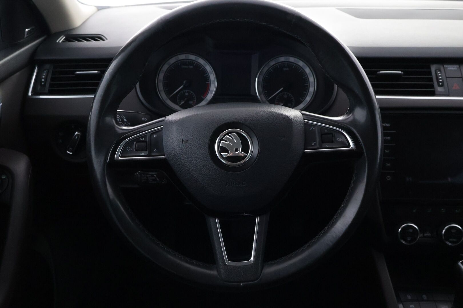 Skoda Octavia 2018 Combi 2,0 TDI 184 4x4 L&K DSG Autom. - | EI ADBLUE! | Webasto | ACC | Panorama | Keyless Go | Vetokoukku | Muistipaikka kuljettajalla | Nahka-alcantara | Kaukovaloautomatiikka | Bliss | Navi | Canton | Lämm ratti ja tuulilasi |