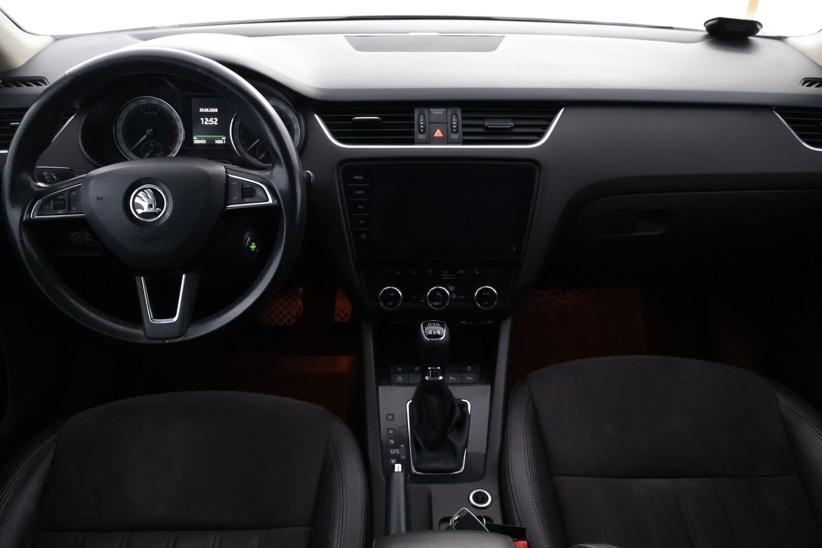 Skoda Octavia 2018 Combi 2,0 TDI 184 4x4 L&K DSG Autom. - | EI ADBLUE! | Webasto | ACC | Panorama | Keyless Go | Vetokoukku | Muistipaikka kuljettajalla | Nahka-alcantara | Kaukovaloautomatiikka | Bliss | Navi | Canton | Lämm ratti ja tuulilasi |