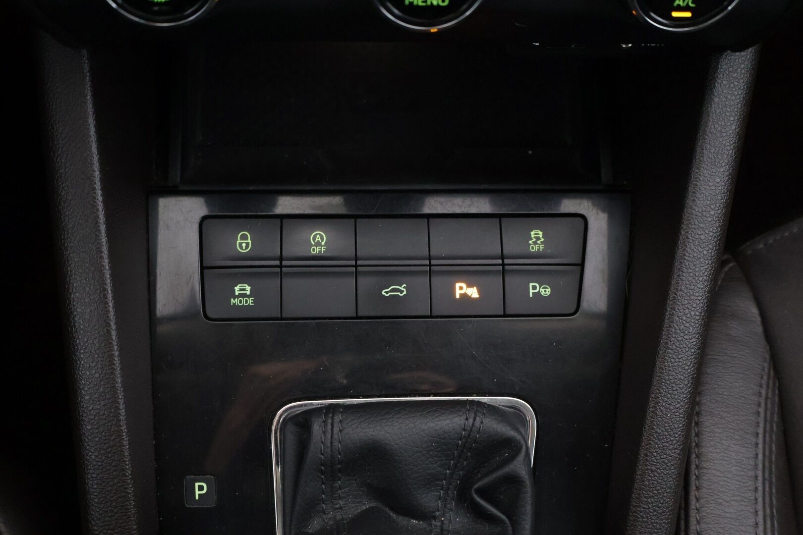 Skoda Octavia 2018 Combi 2,0 TDI 184 4x4 L&K DSG Autom. - | EI ADBLUE! | Webasto | ACC | Panorama | Keyless Go | Vetokoukku | Muistipaikka kuljettajalla | Nahka-alcantara | Kaukovaloautomatiikka | Bliss | Navi | Canton | Lämm ratti ja tuulilasi |