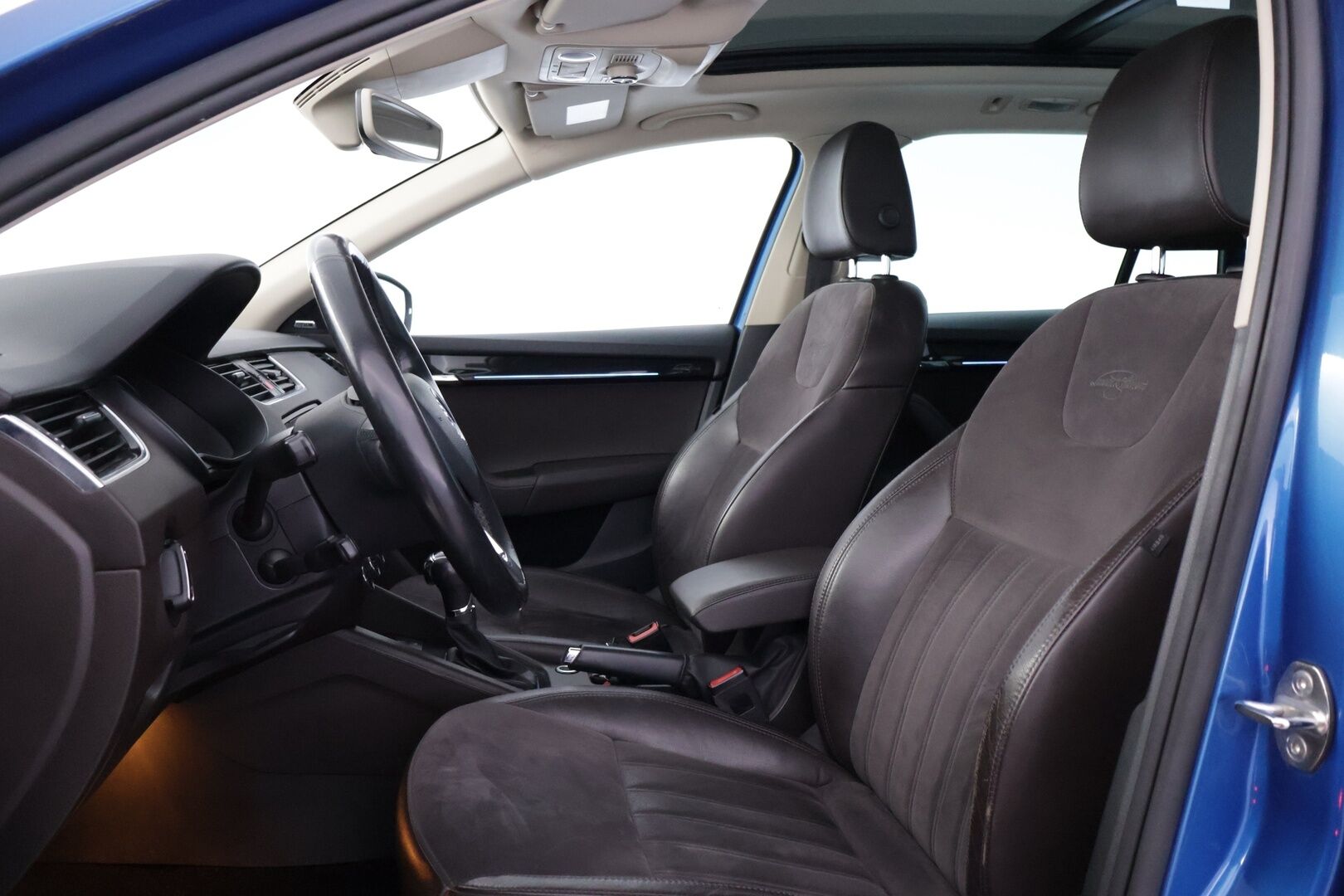 Skoda Octavia 2018 Combi 2,0 TDI 184 4x4 L&K DSG Autom. - | EI ADBLUE! | Webasto | ACC | Panorama | Keyless Go | Vetokoukku | Muistipaikka kuljettajalla | Nahka-alcantara | Kaukovaloautomatiikka | Bliss | Navi | Canton | Lämm ratti ja tuulilasi |