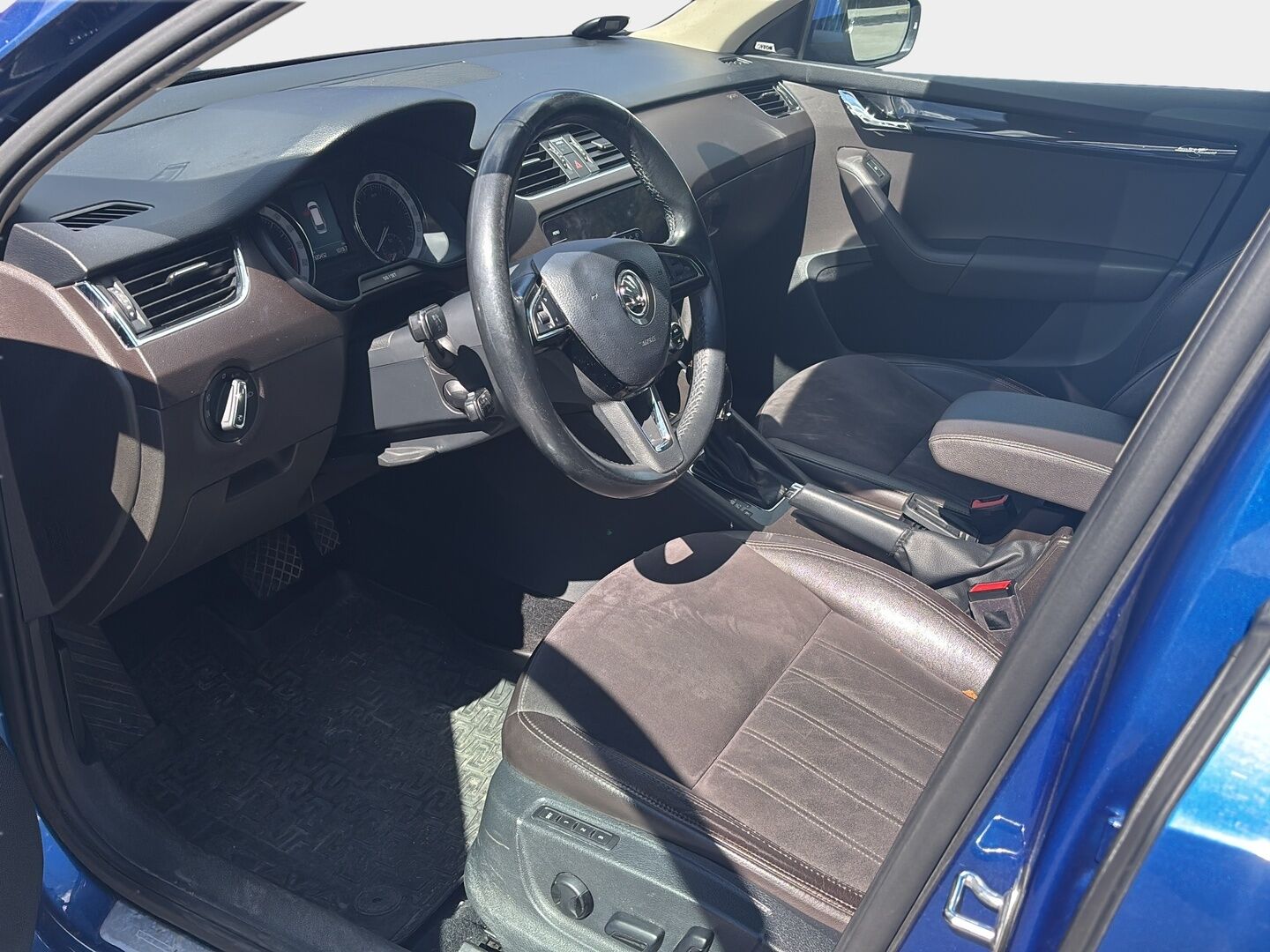 Skoda Octavia 2018 Combi 2,0 TDI 184 4x4 L&K DSG Autom. - | TÄYTEEN PAKATTU! | Webasto | ACC | Panorama | Keyless Go | Vetokoukku | Muistipaikka kuljettajalla | Nahka-alcantara | Kaukovaloautomatiikka | Bliss | Navi | Canton | Lämm ratti ja tuulilasi |