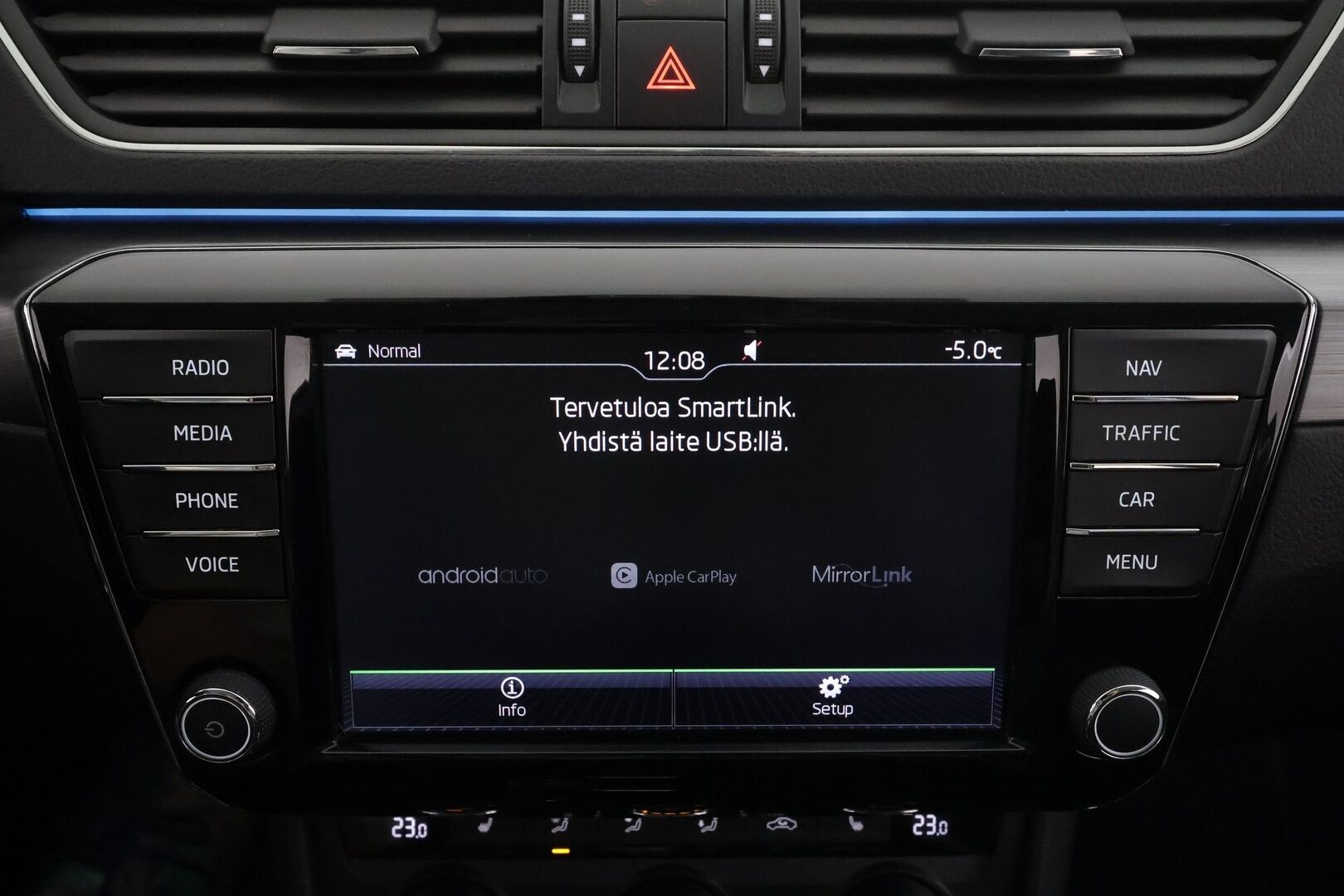 Skoda Superb 2017 Combi 2,0 TDI 190 Elegance DSG * ACC / Webasto / Koukku / Canton / P.kamera / Xenon / Keyless / Apple & Android * - Suomi-auto / Kahdet Renkaat