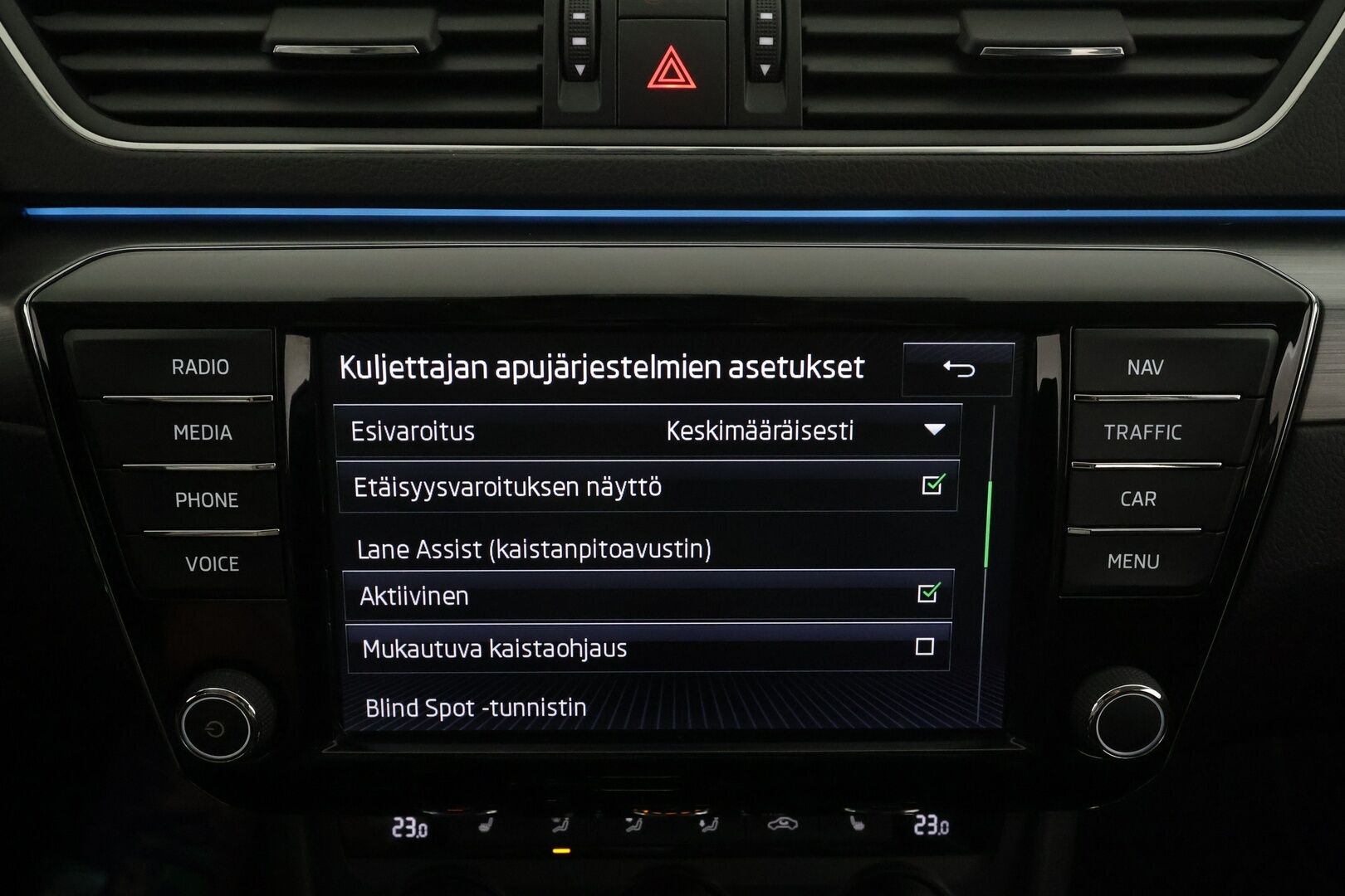 Skoda Superb 2017 Combi 2,0 TDI 190 Elegance DSG * ACC / Webasto / Koukku / Canton / P.kamera / Xenon / Keyless / Apple & Android * - Suomi-auto / Kahdet Renkaat