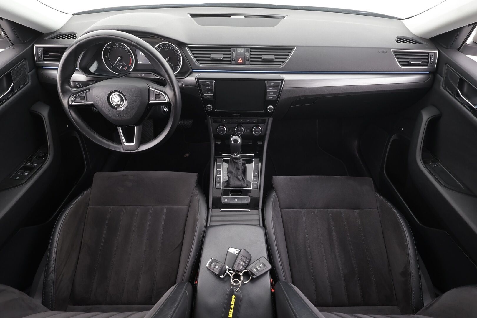 Skoda Superb 2017 Combi 2,0 TDI 190 Elegance DSG * ACC / Webasto / Koukku / Canton / P.kamera / Xenon / Keyless / Apple & Android * - Suomi-auto / Kahdet Renkaat